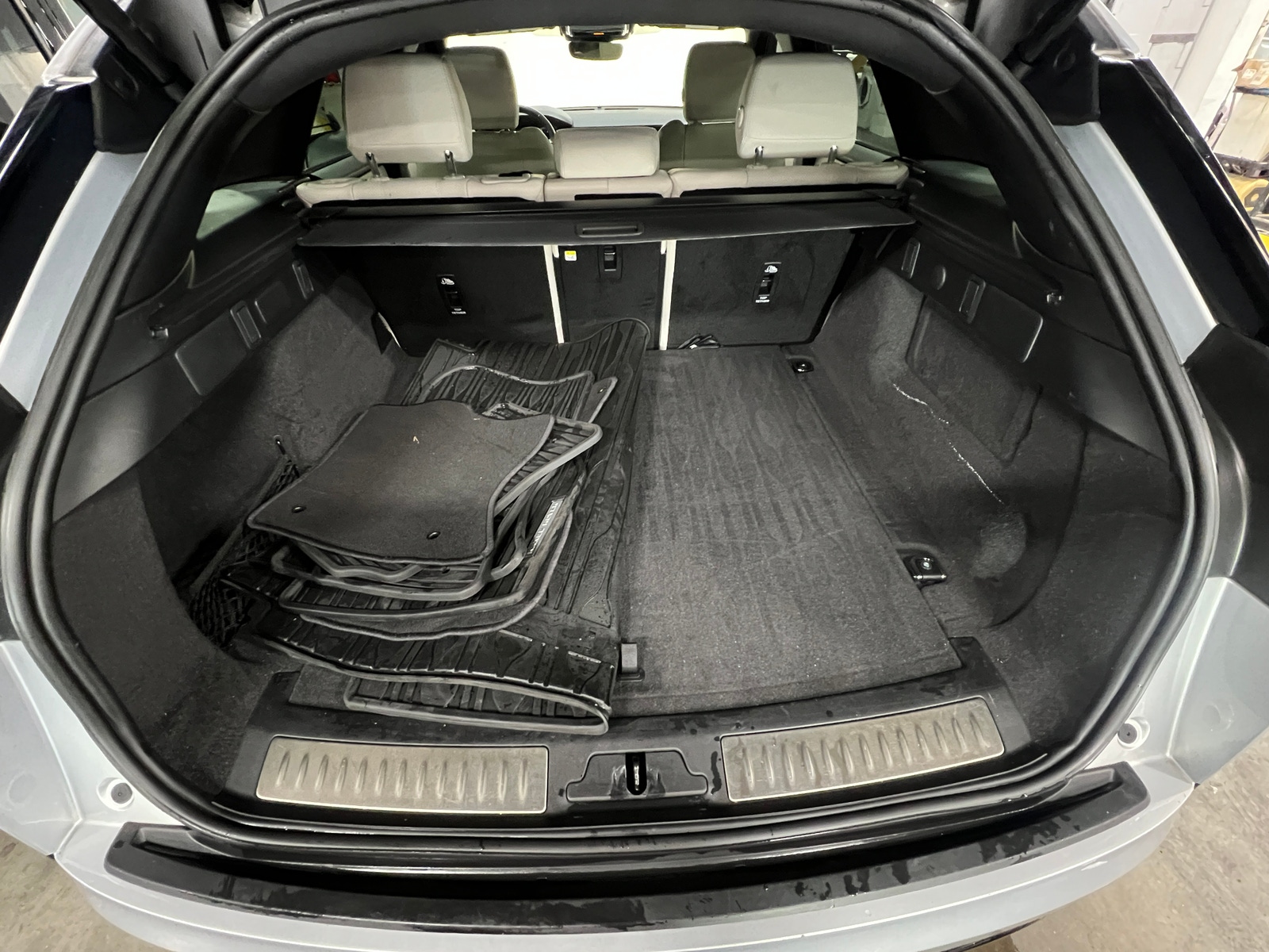 Thumbnail: 2023 Land Rover Range Rover Velar - 6