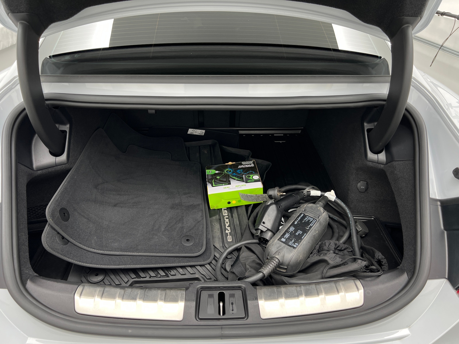 Thumbnail: 2024 Audi e-tron GT - 6