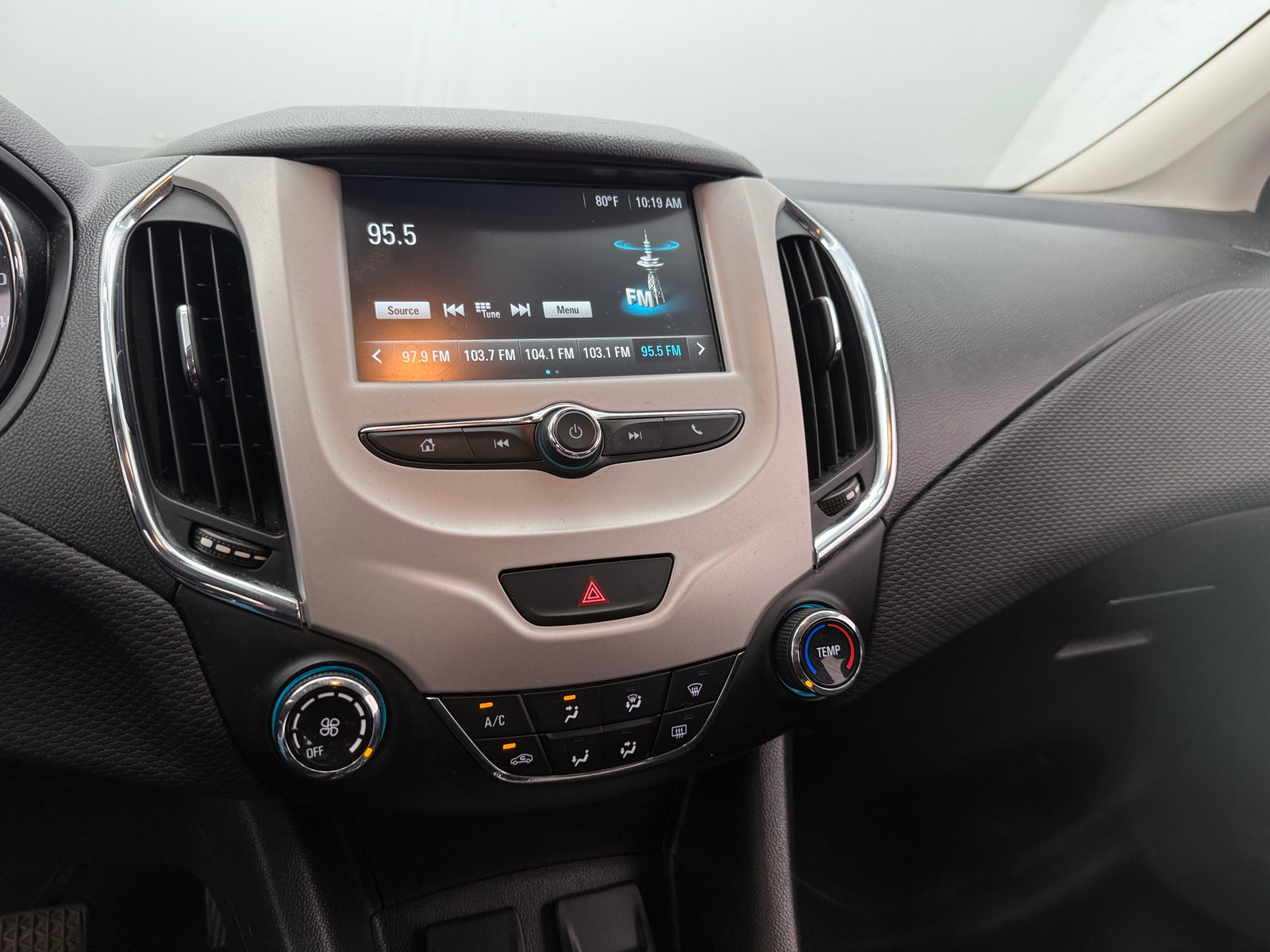 Thumbnail: 2017 Chevrolet Cruze - 4