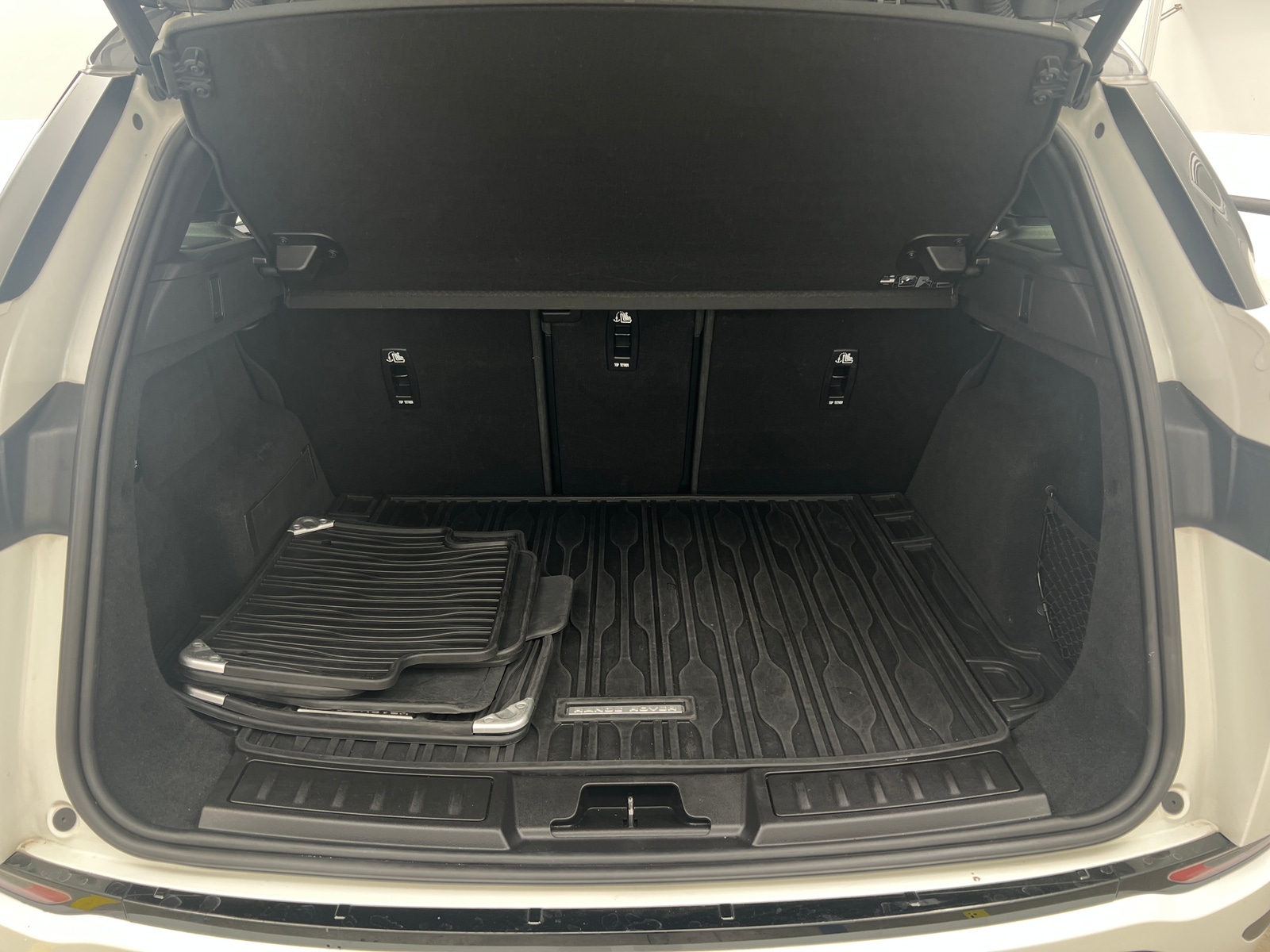 Thumbnail: 2020 Land Rover Range Rover Evoque - 6