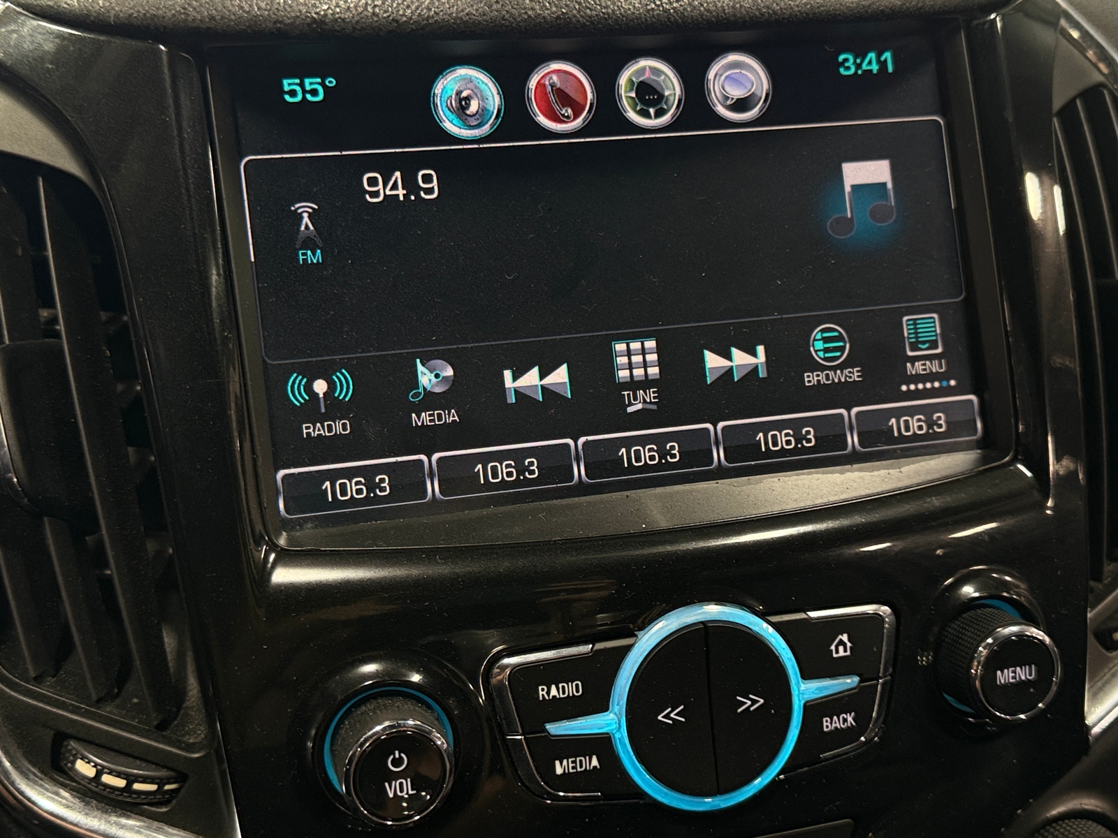 Thumbnail: 2016 Chevrolet Cruze - 3