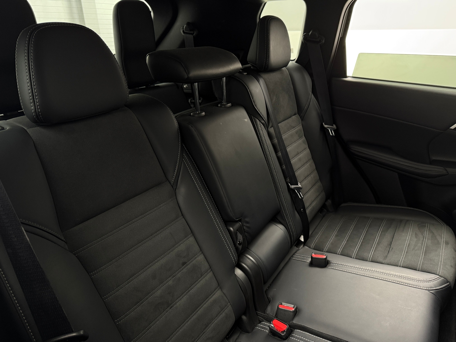 Thumbnail: 2024 Mitsubishi Outlander - 5