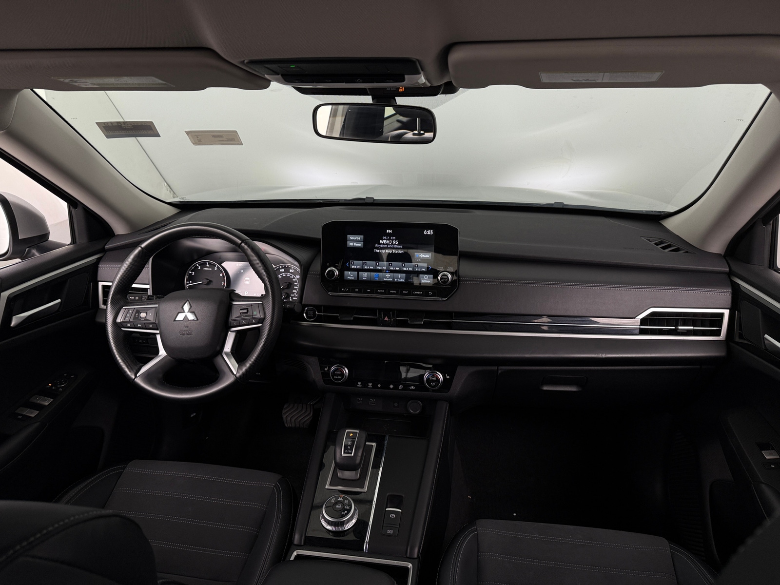 Thumbnail: 2024 Mitsubishi Outlander - 2