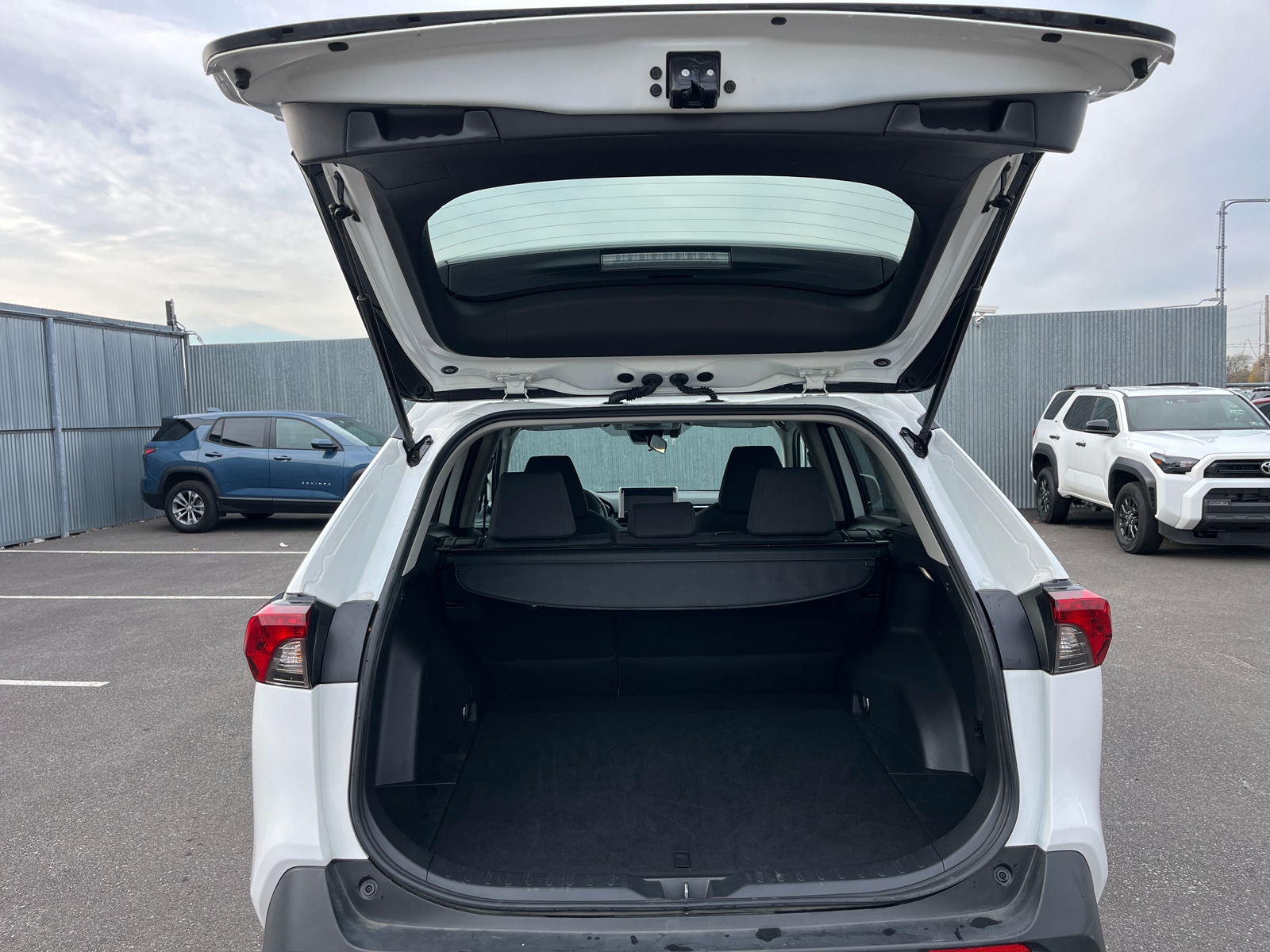 Thumbnail: 2025 Toyota RAV4 - 6