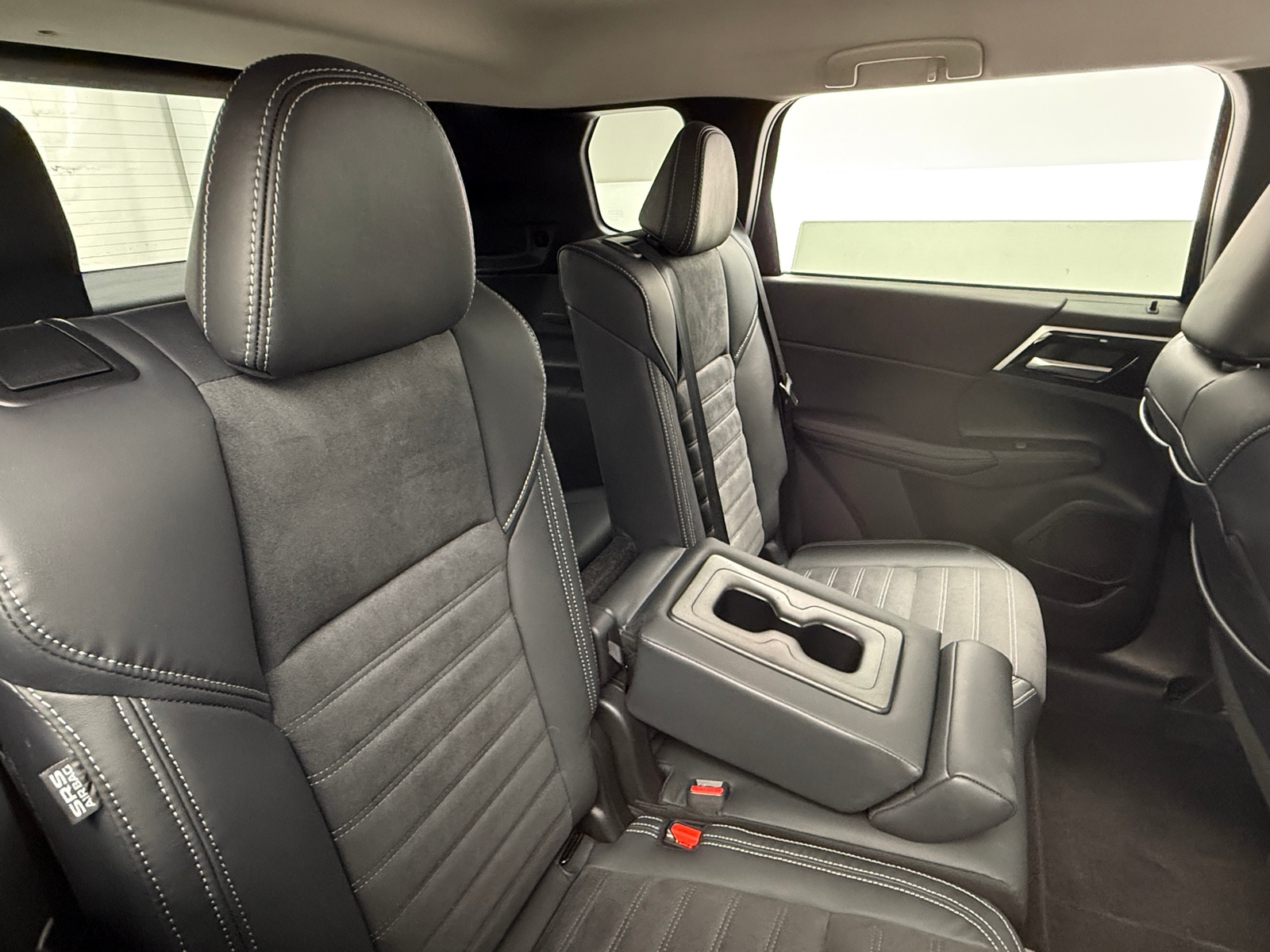 Thumbnail: 2023 Mitsubishi Outlander - 5