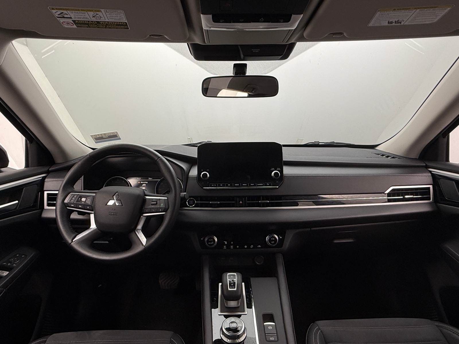 Thumbnail: 2023 Mitsubishi Outlander - 2