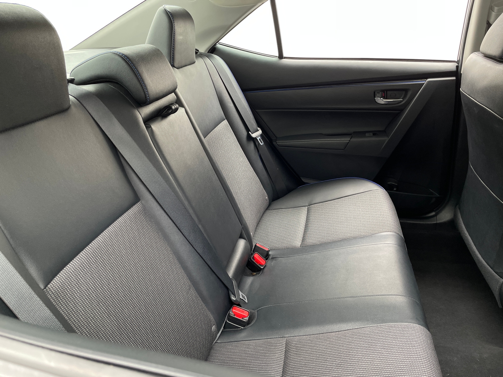 Thumbnail: 2017 Toyota Corolla - 6