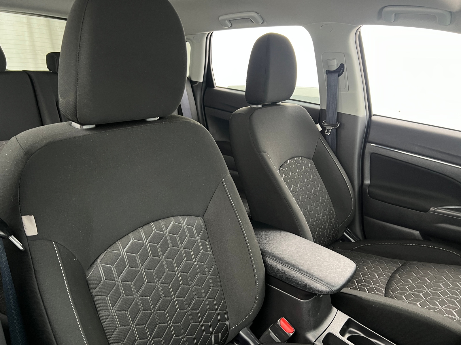 Thumbnail: 2024 Mitsubishi Outlander Sport - 2