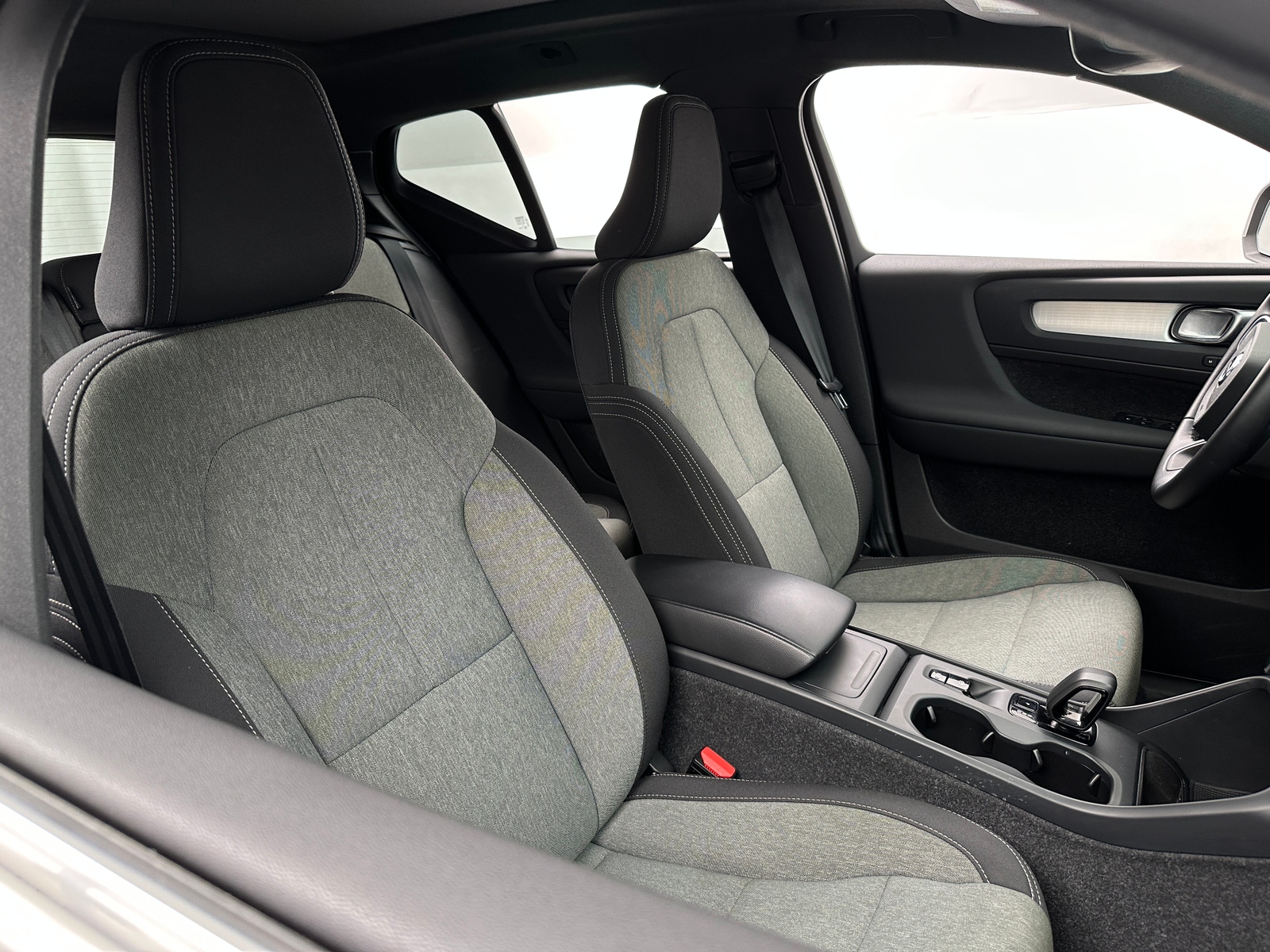 Thumbnail: 2025 Volvo XC40 - 2