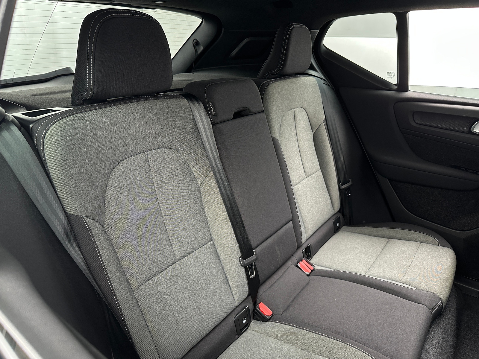 Thumbnail: 2025 Volvo XC40 - 6