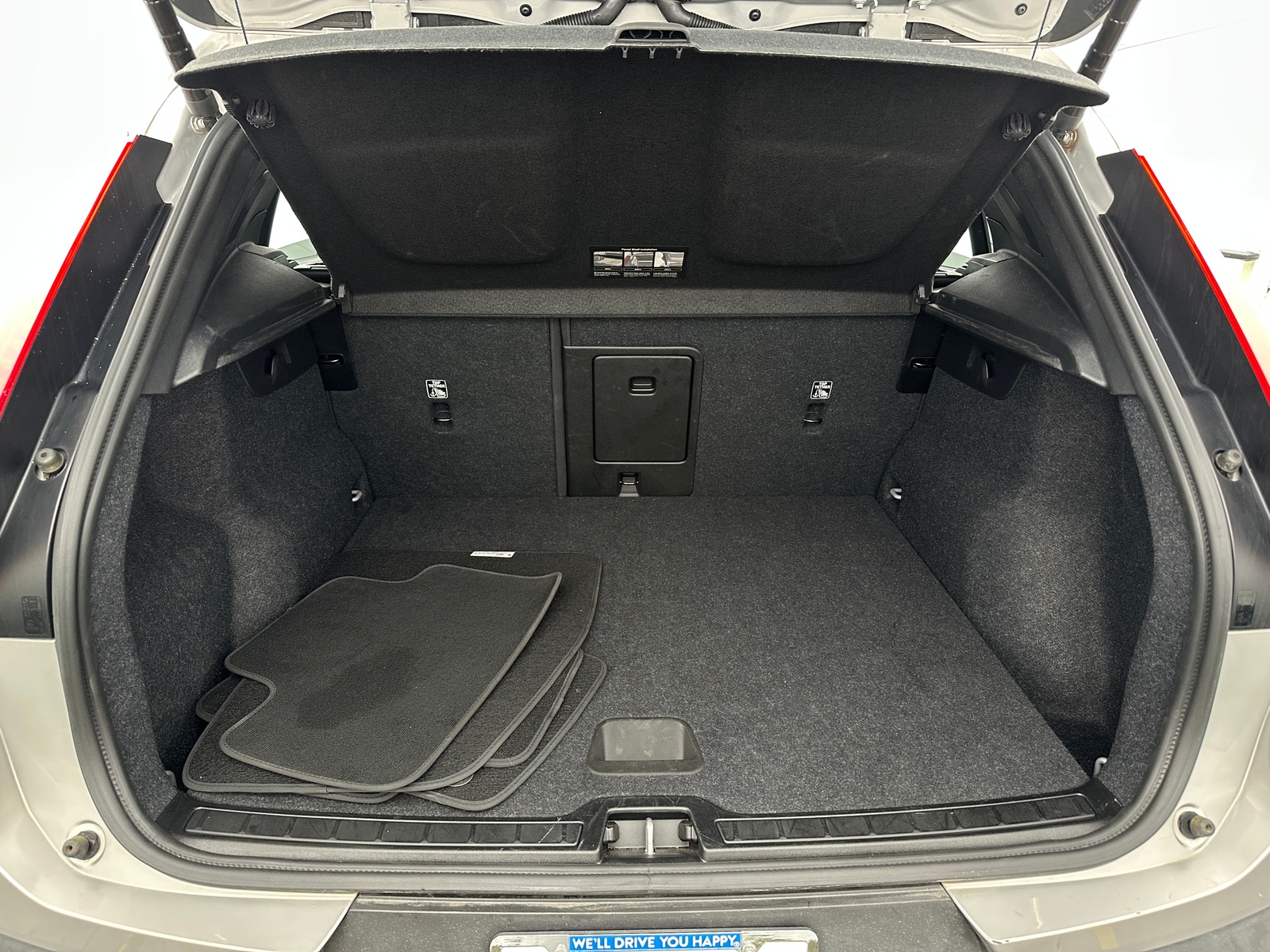 Thumbnail: 2025 Volvo XC40 - 7