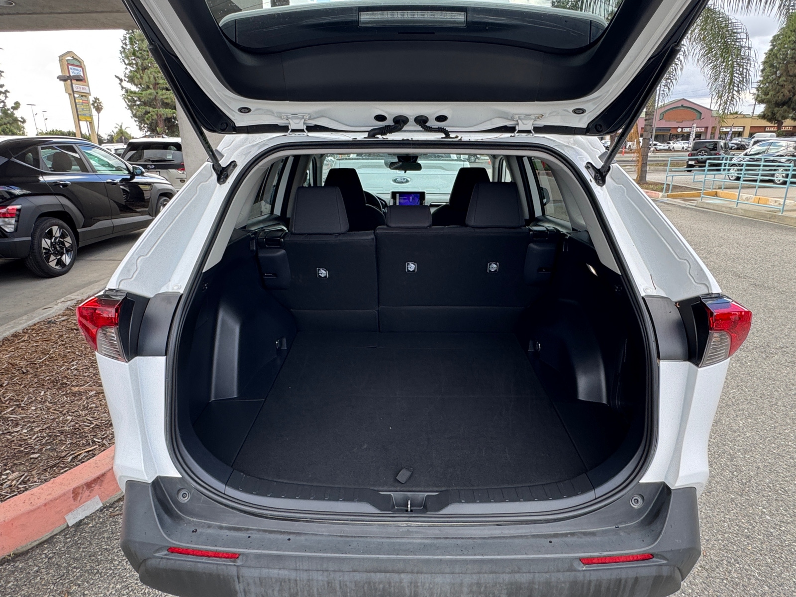 Thumbnail: 2025 Toyota RAV4 - 6