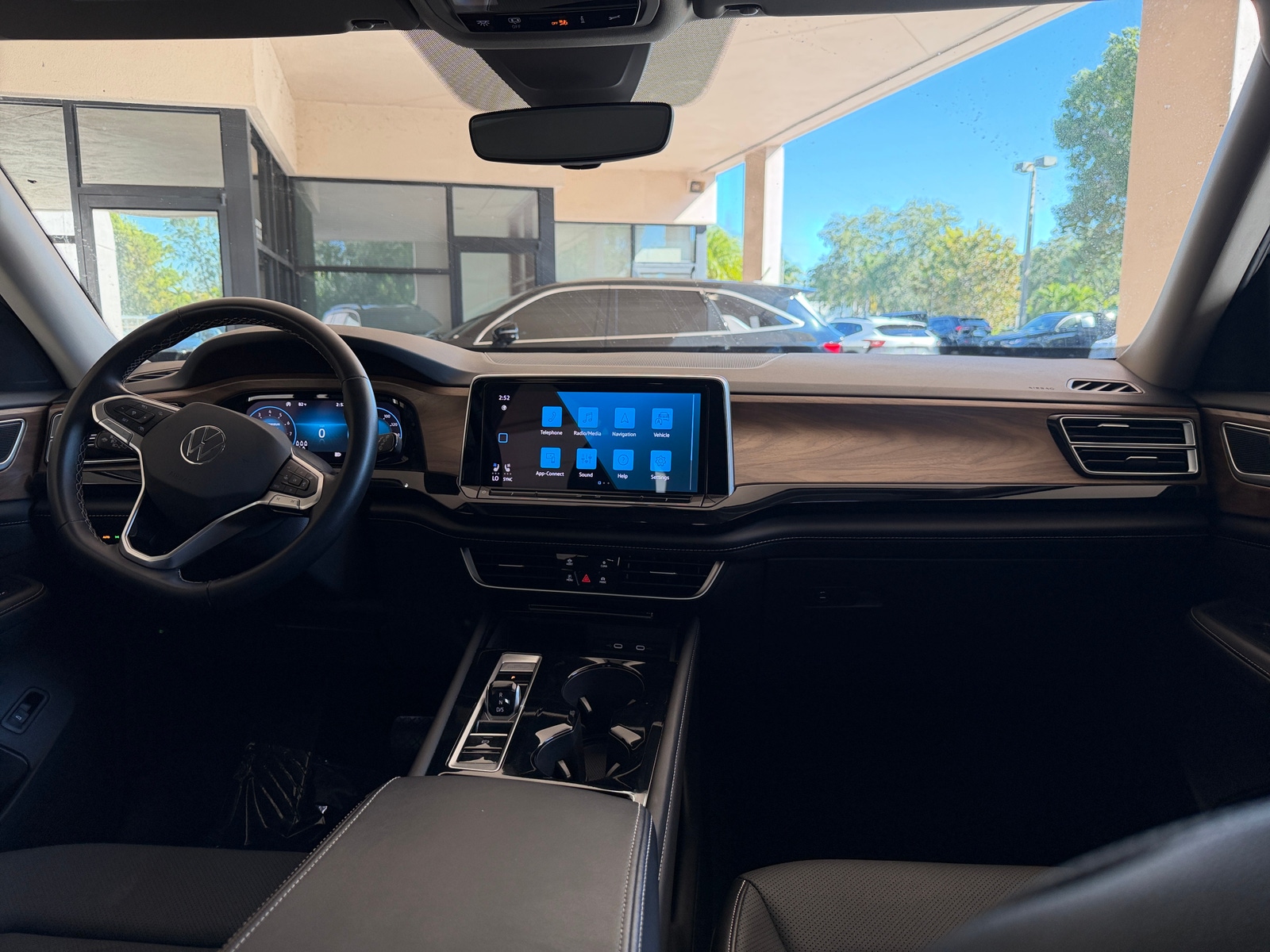 Thumbnail: 2025 Volkswagen Atlas - 3