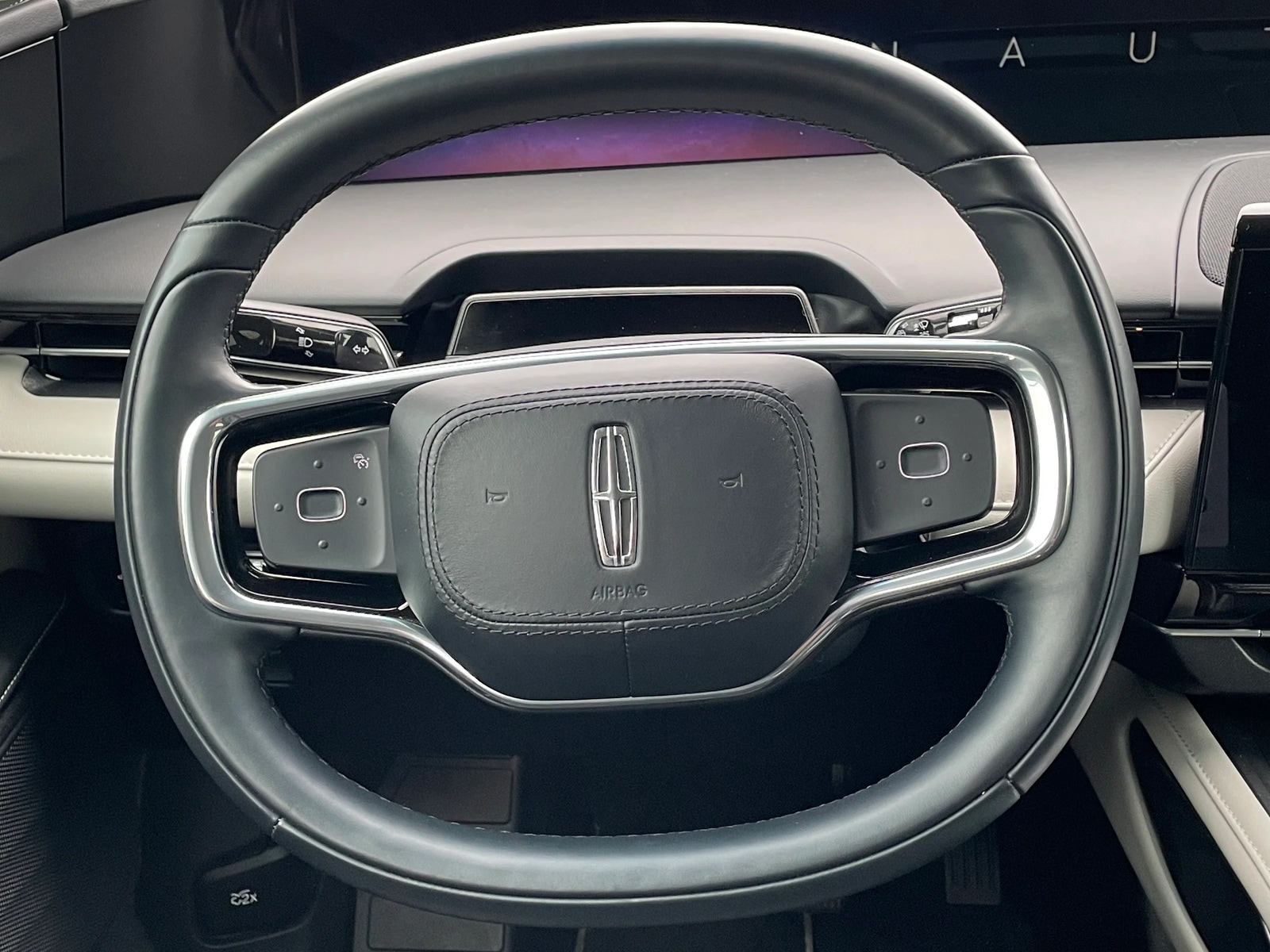 Thumbnail: 2024 Lincoln Nautilus - 4