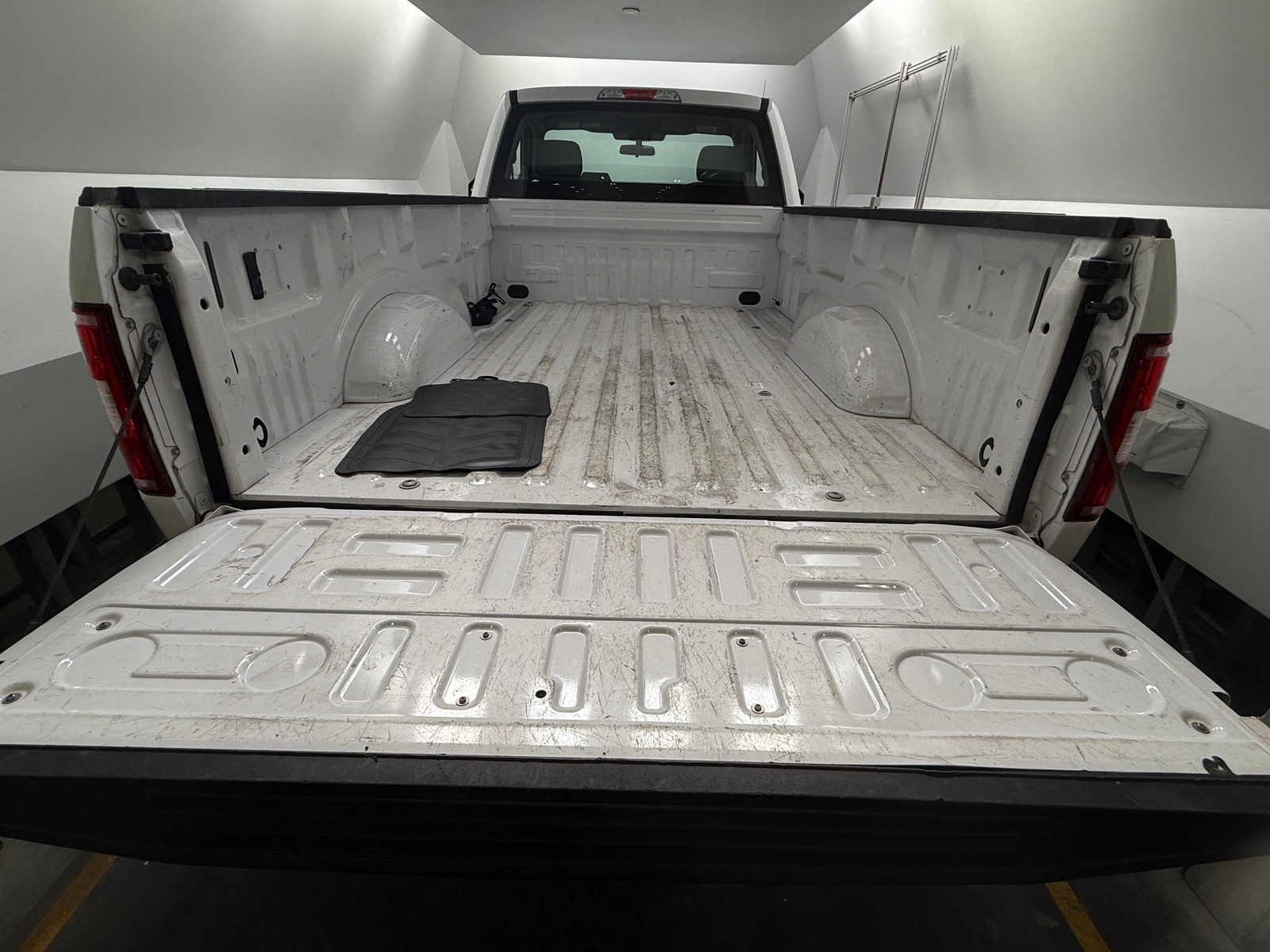 Thumbnail: 2020 Ford Econoline - 6