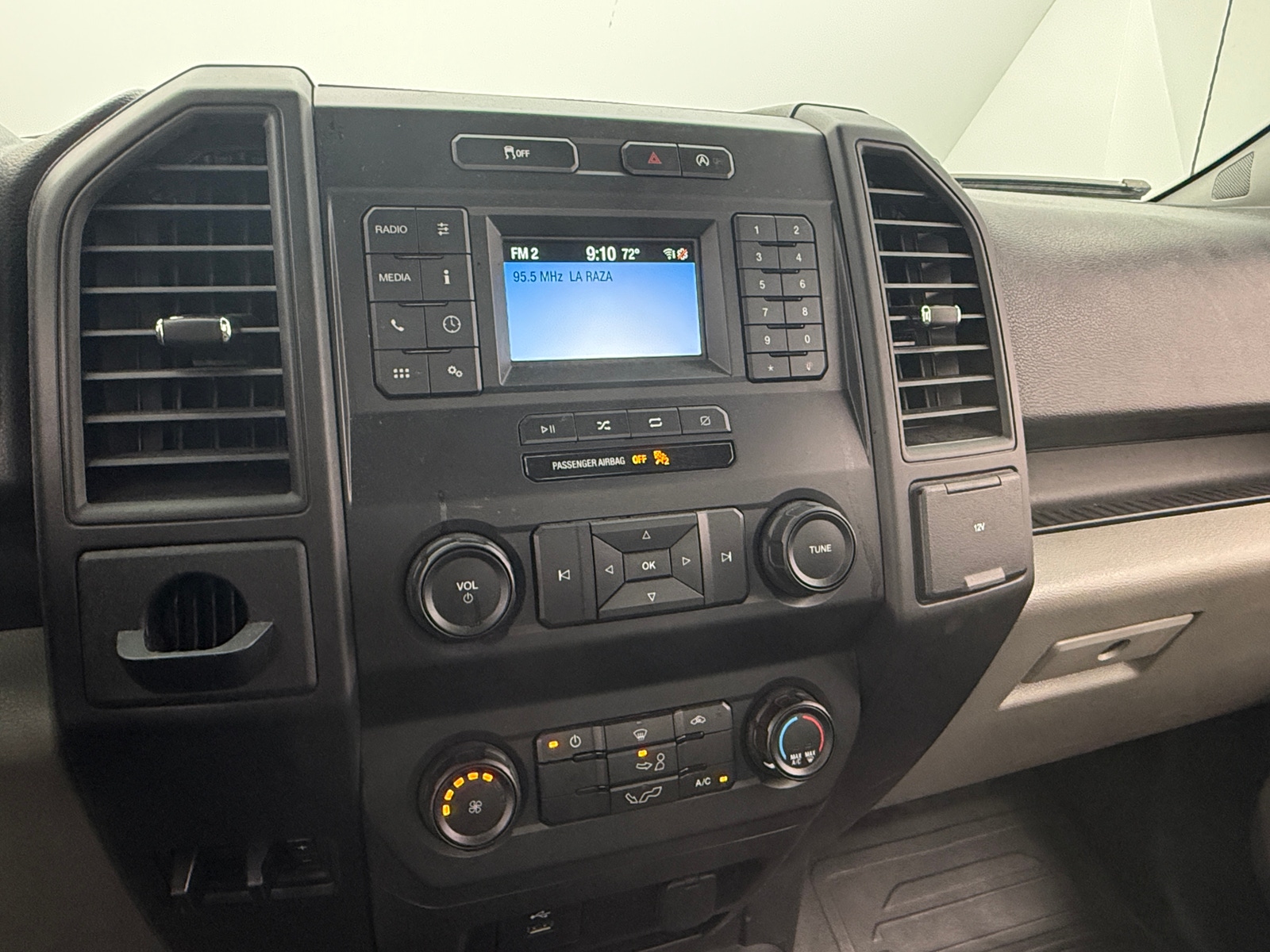 Thumbnail: 2020 Ford Econoline - 4