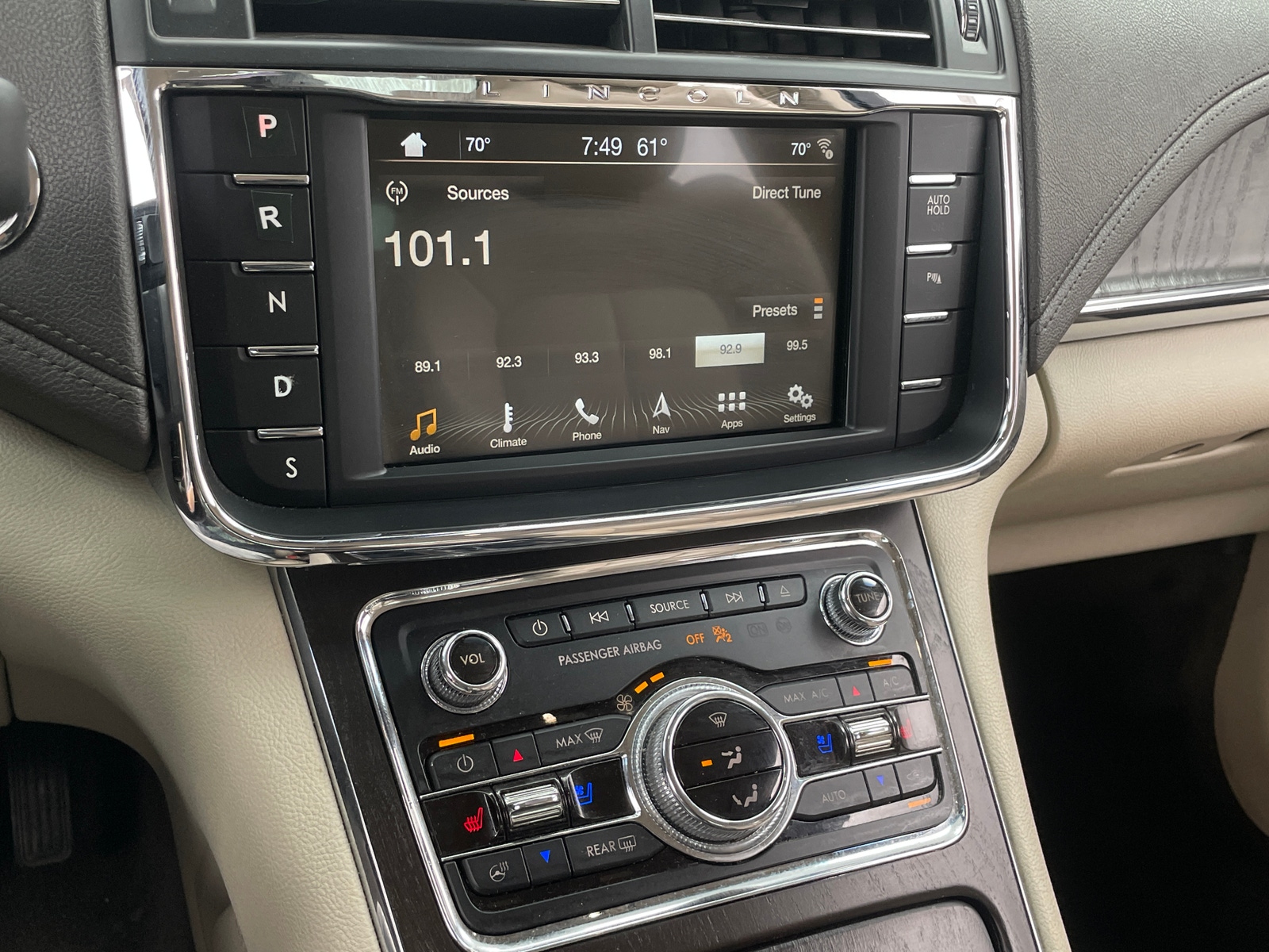 Thumbnail: 2017 Lincoln Continental - 3