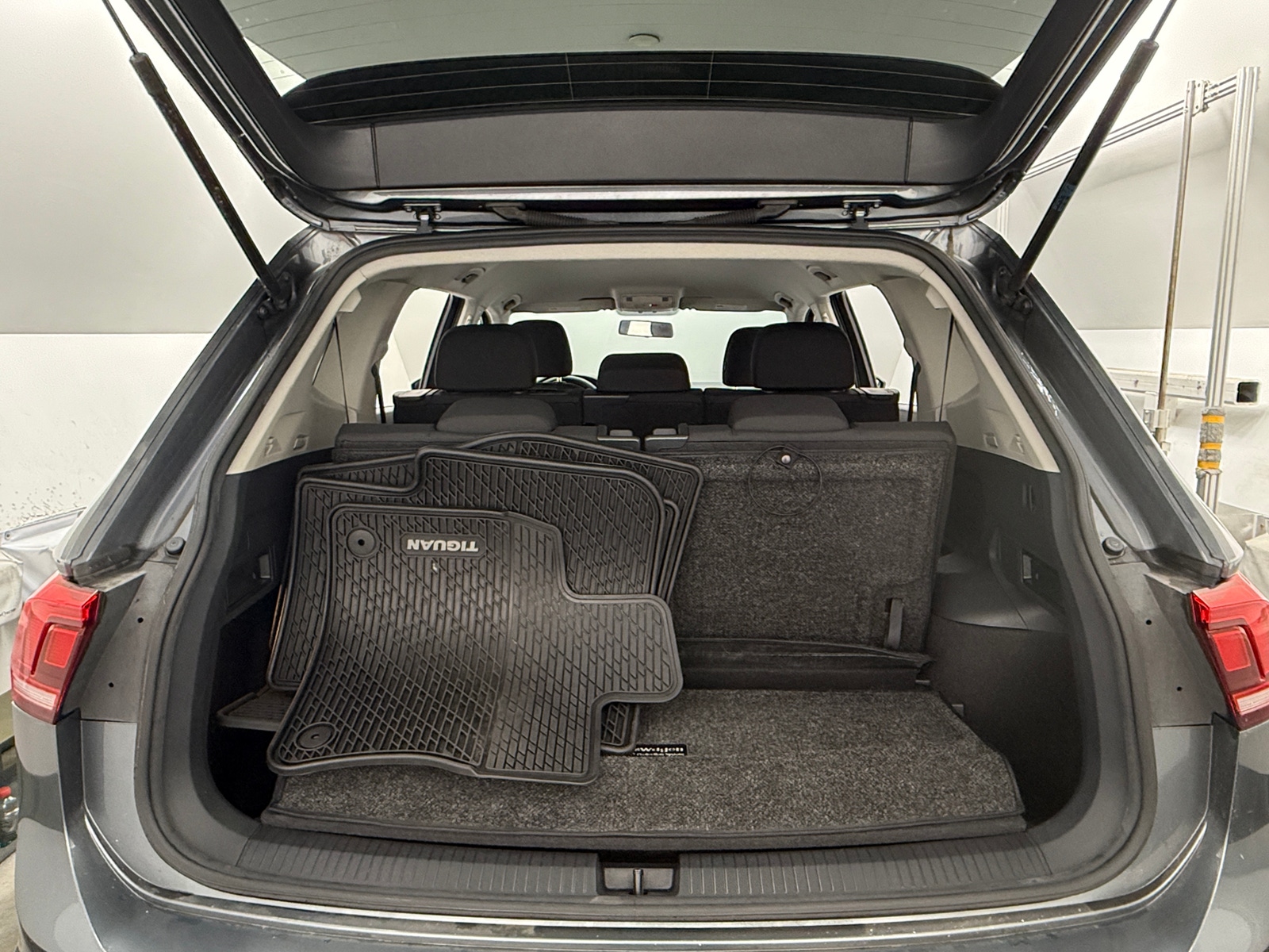 Thumbnail: 2021 Volkswagen Tiguan - 7