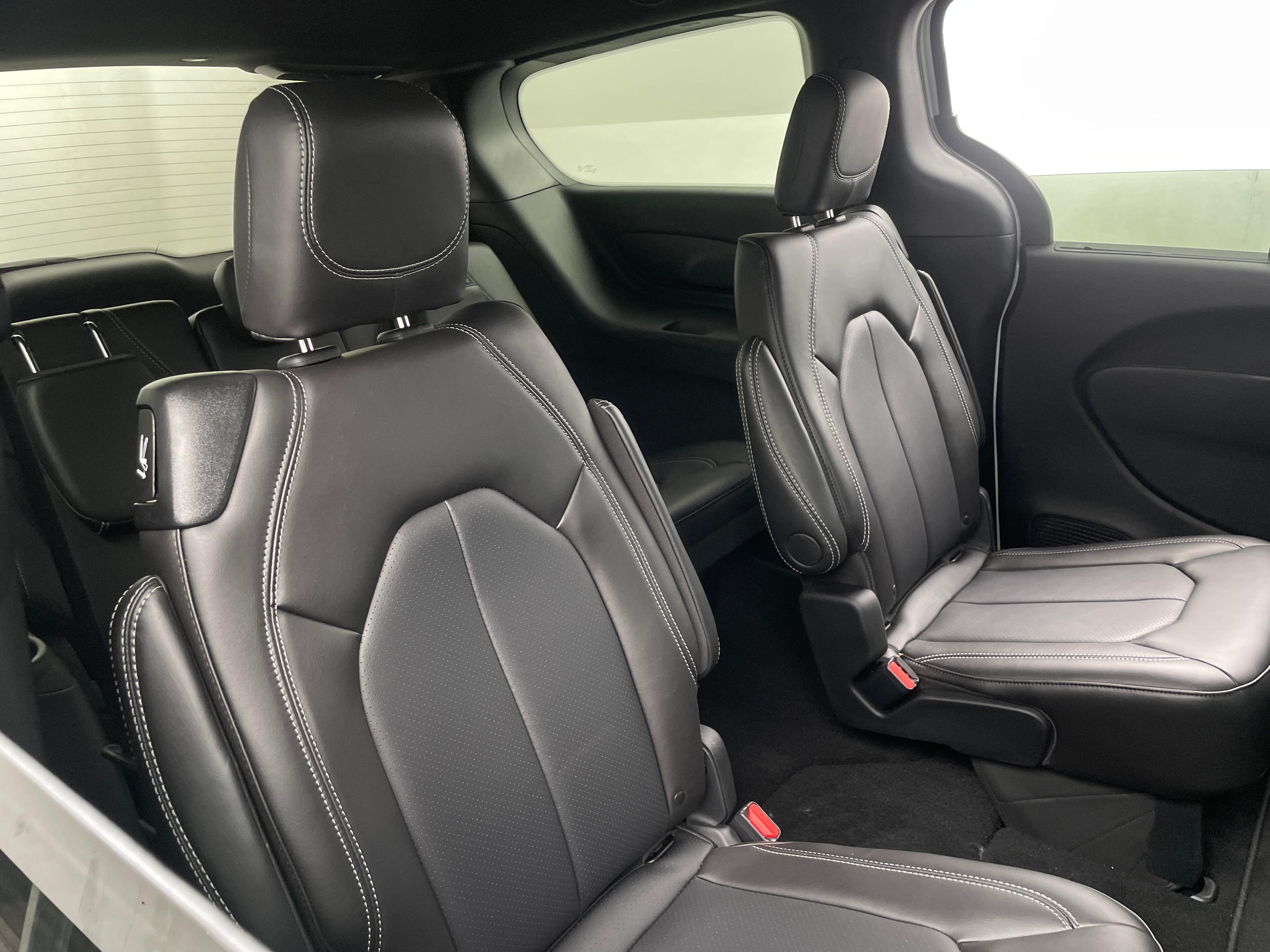 2026 Chrysler Voyager LX - Photo 6