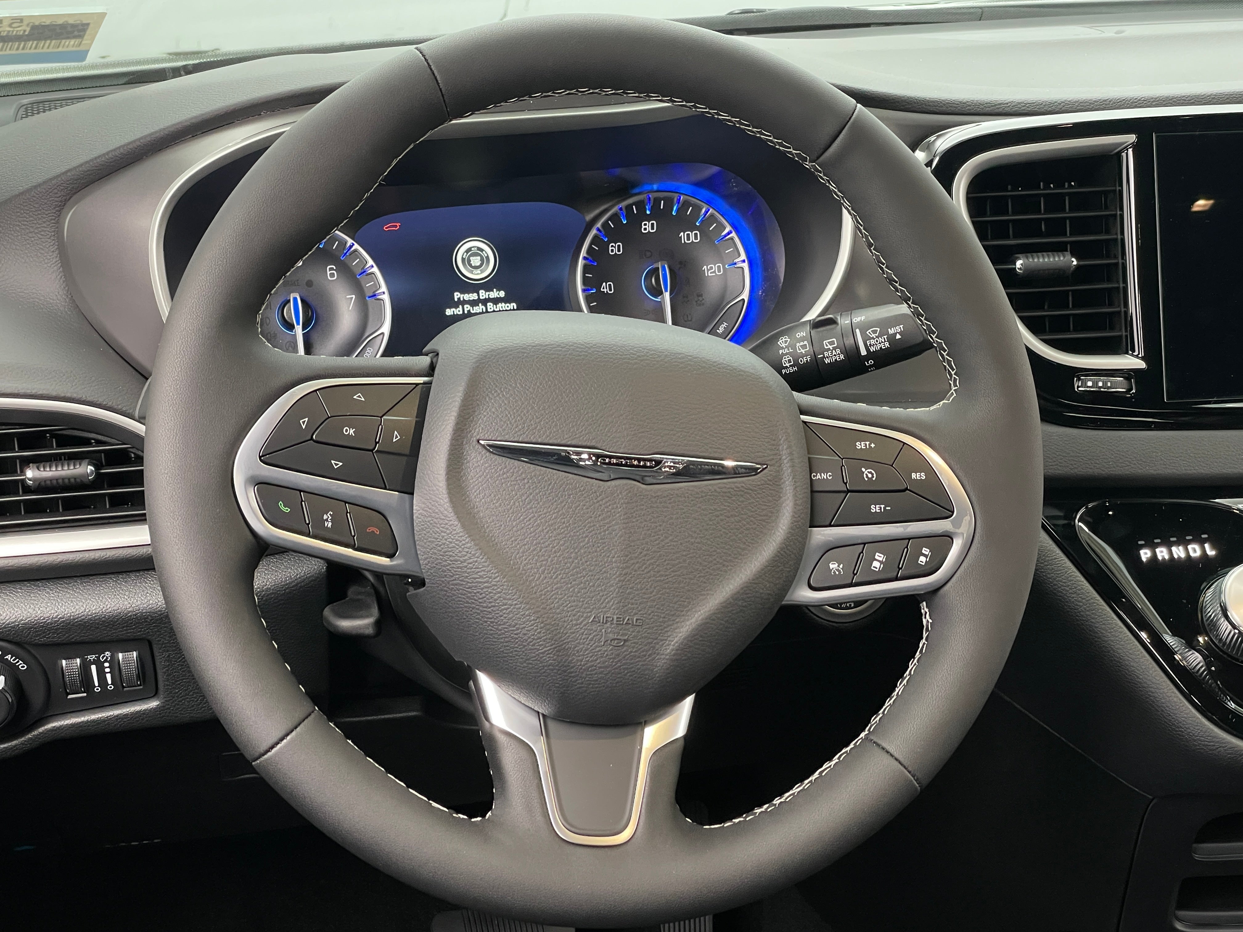 2026 Chrysler Voyager LX - Photo 4