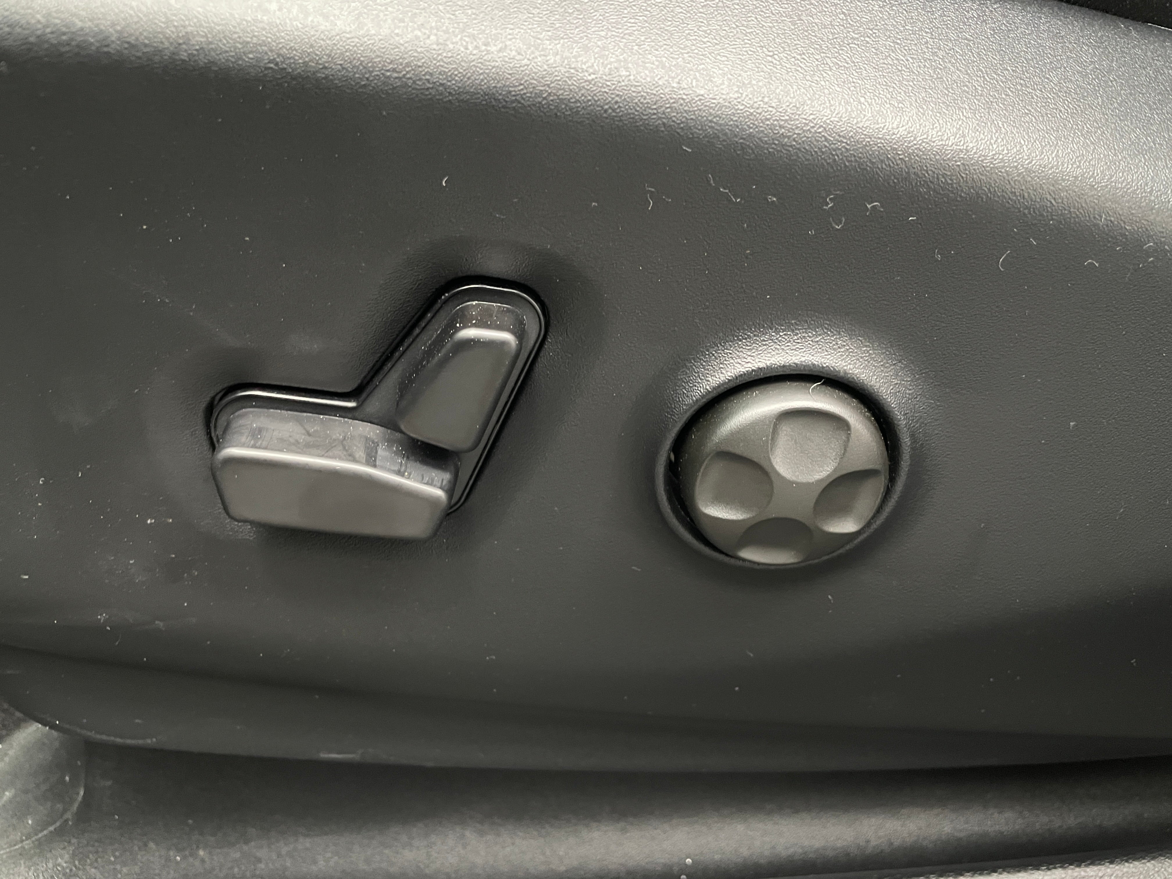 2026 Chrysler Voyager LX - Photo 9