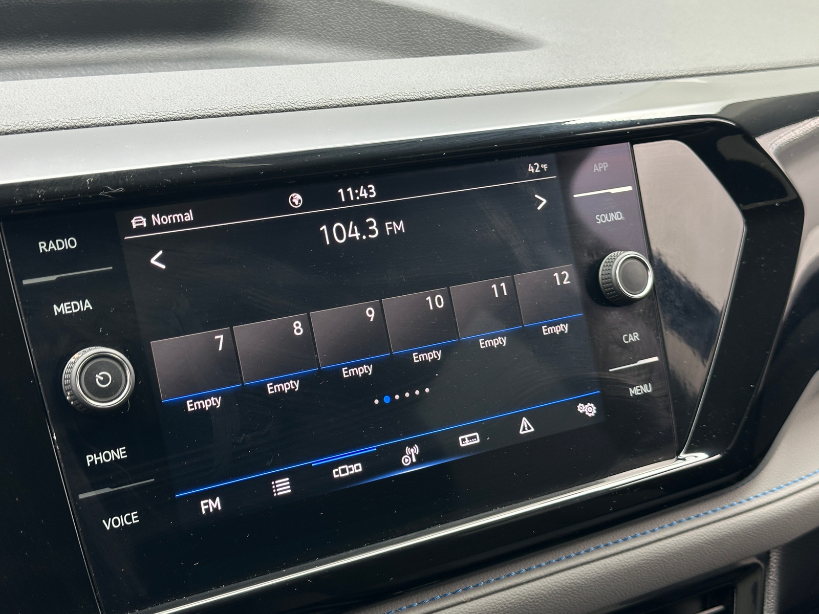 Thumbnail: 2024 Volkswagen Taos - 3