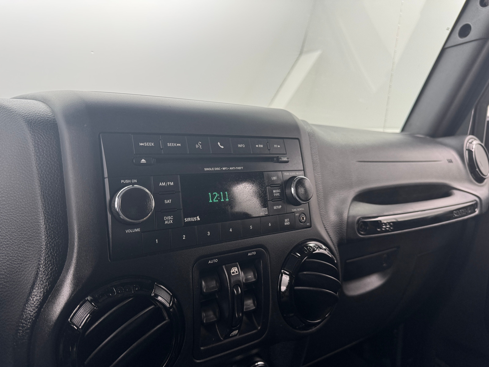 Thumbnail: 2015 Jeep Wrangler - 3