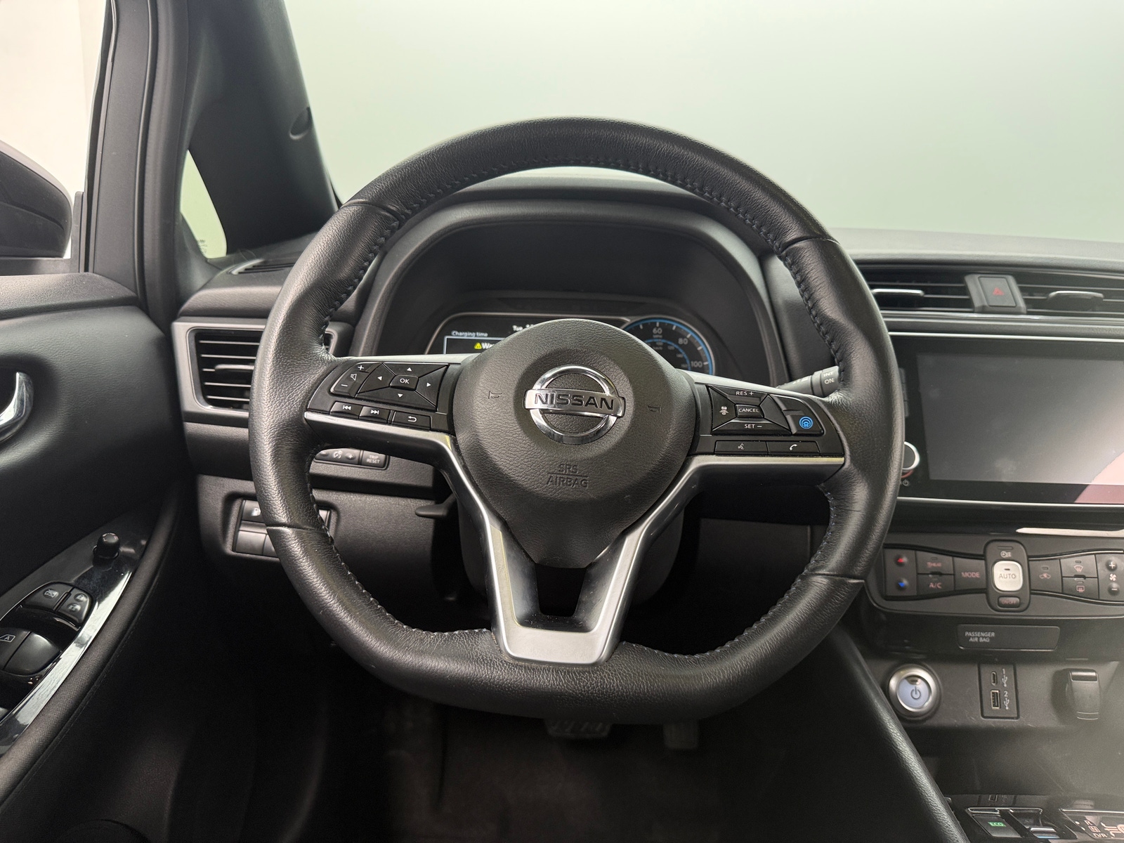 Thumbnail: 2020 Nissan Leaf - 5