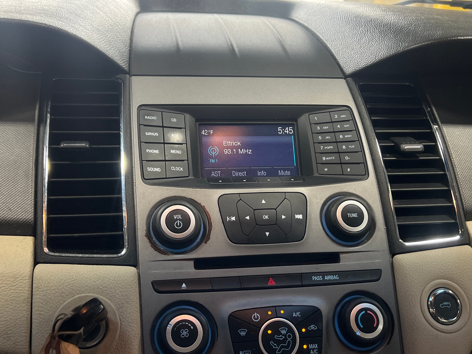 Thumbnail: 2017 Ford Taurus - 4