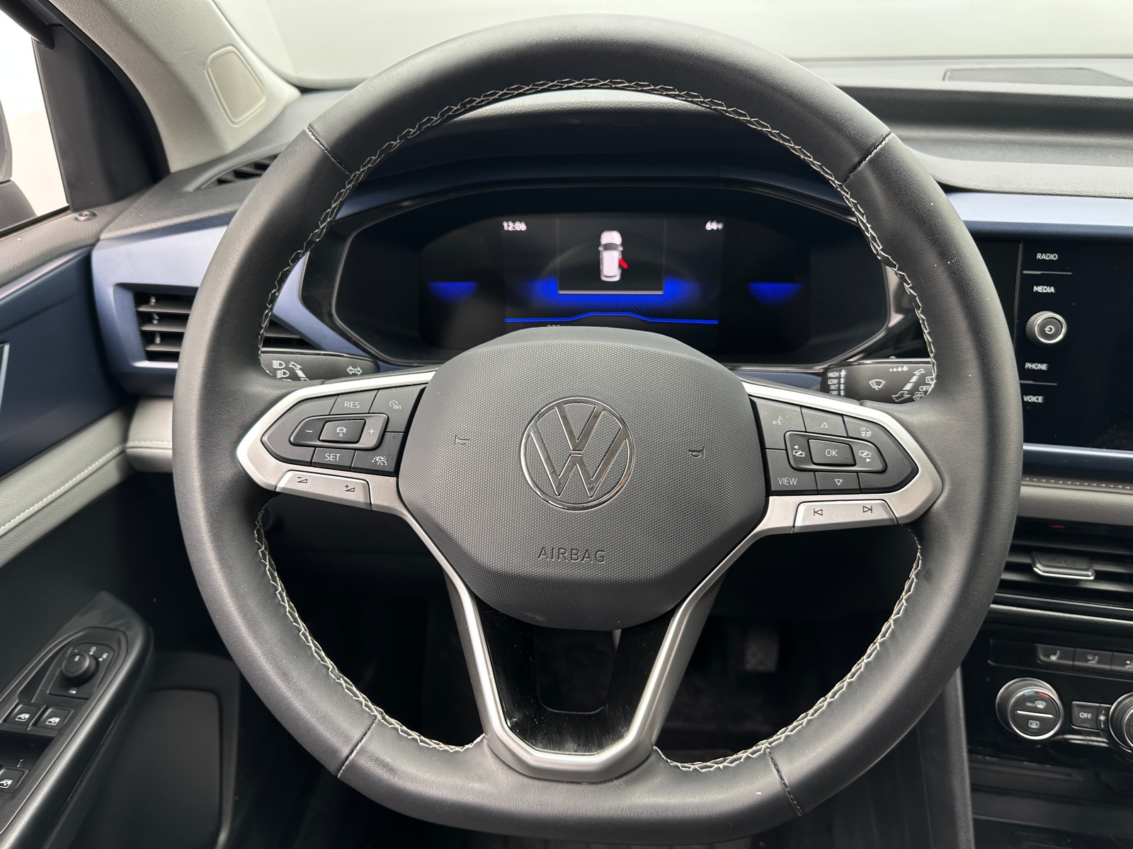 Thumbnail: 2024 Volkswagen Taos - 4