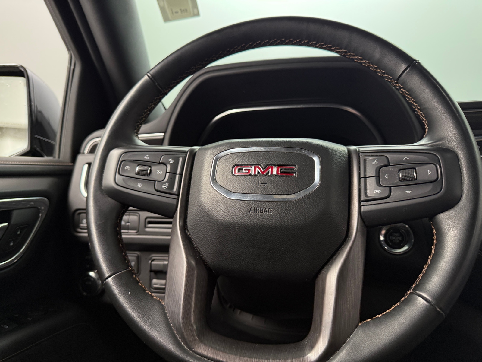 Thumbnail: 2023 GMC Yukon XL - 4