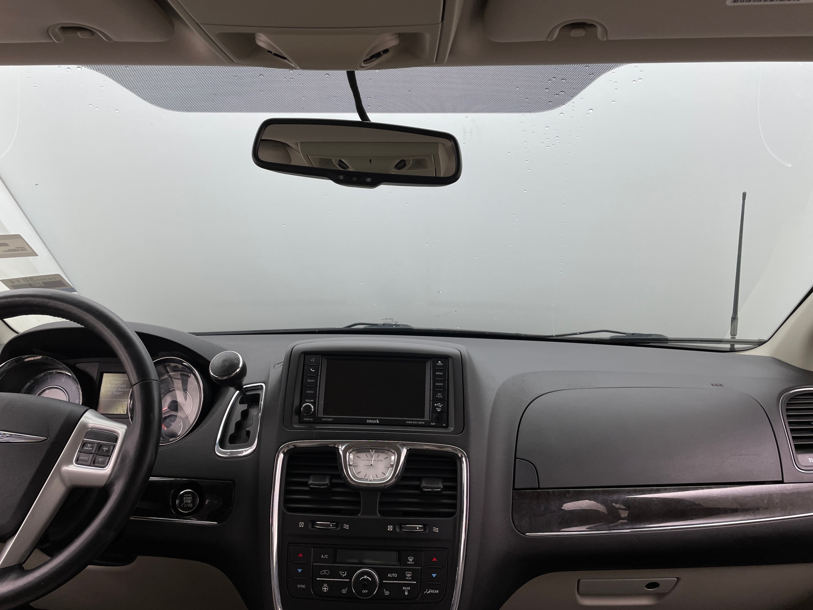 Thumbnail: 2016 Chrysler Town & Country - 2