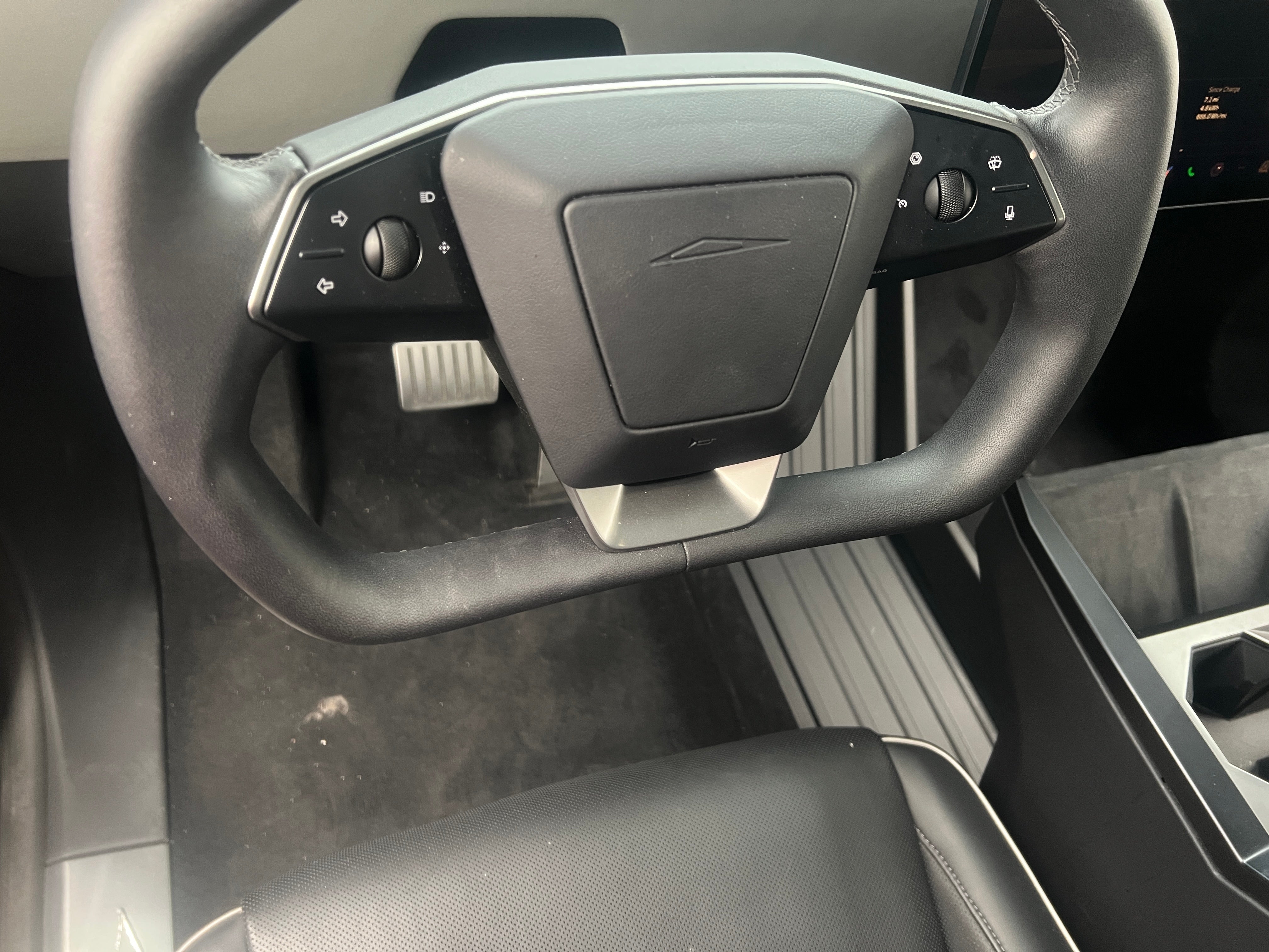 Used 2025 Tesla Cybertruck Base with VIN 7G2CEHED5SA058628 for sale in Oak Creek, WI
