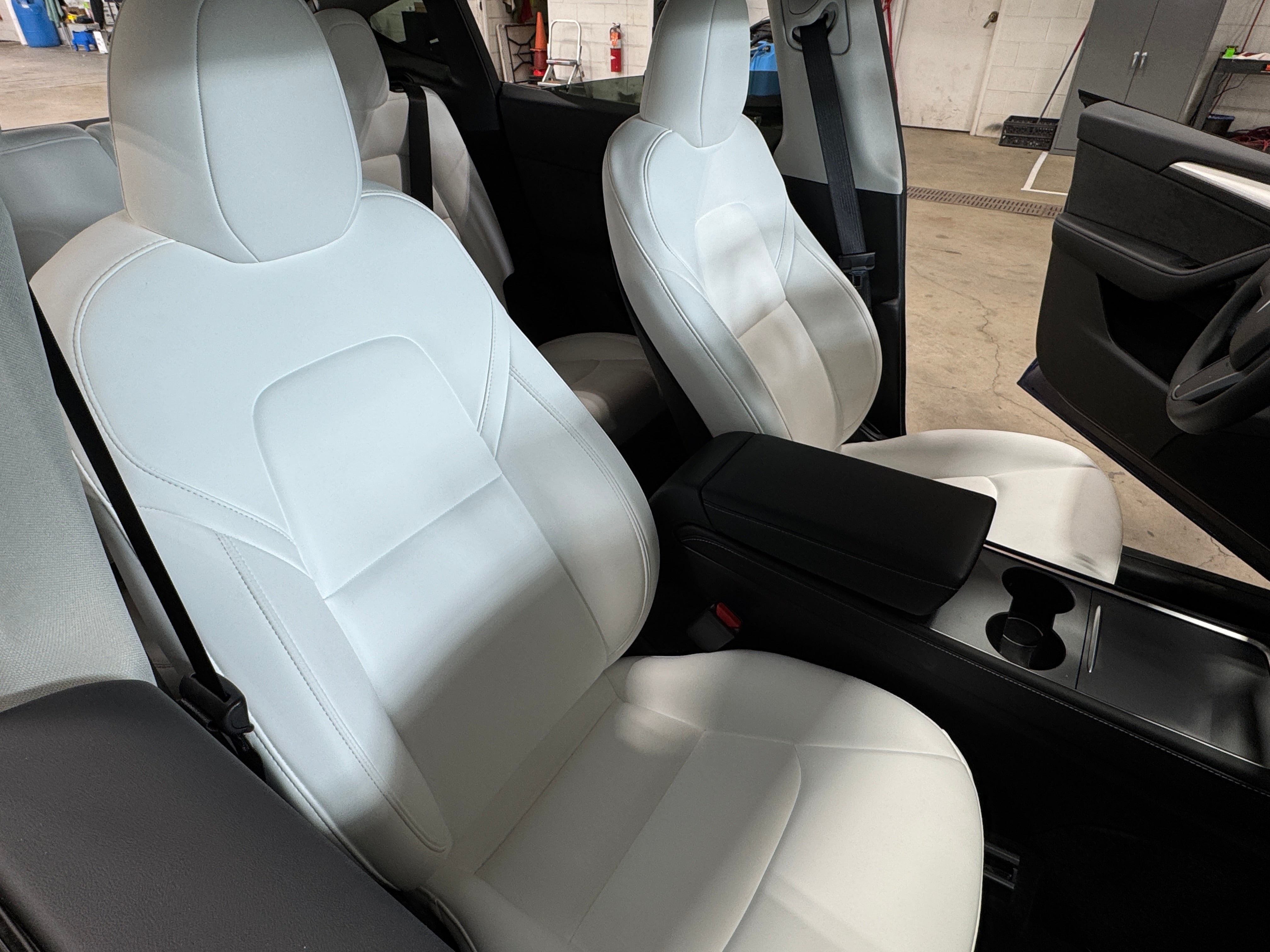 Used 2024 Tesla Model Y Long Range with VIN 7SAYGDEE9RF034496 for sale in Oak Creek, WI