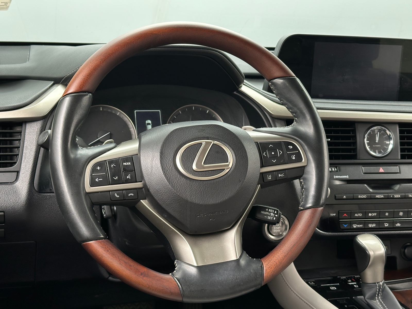 Thumbnail: 2020 Lexus RX - 4