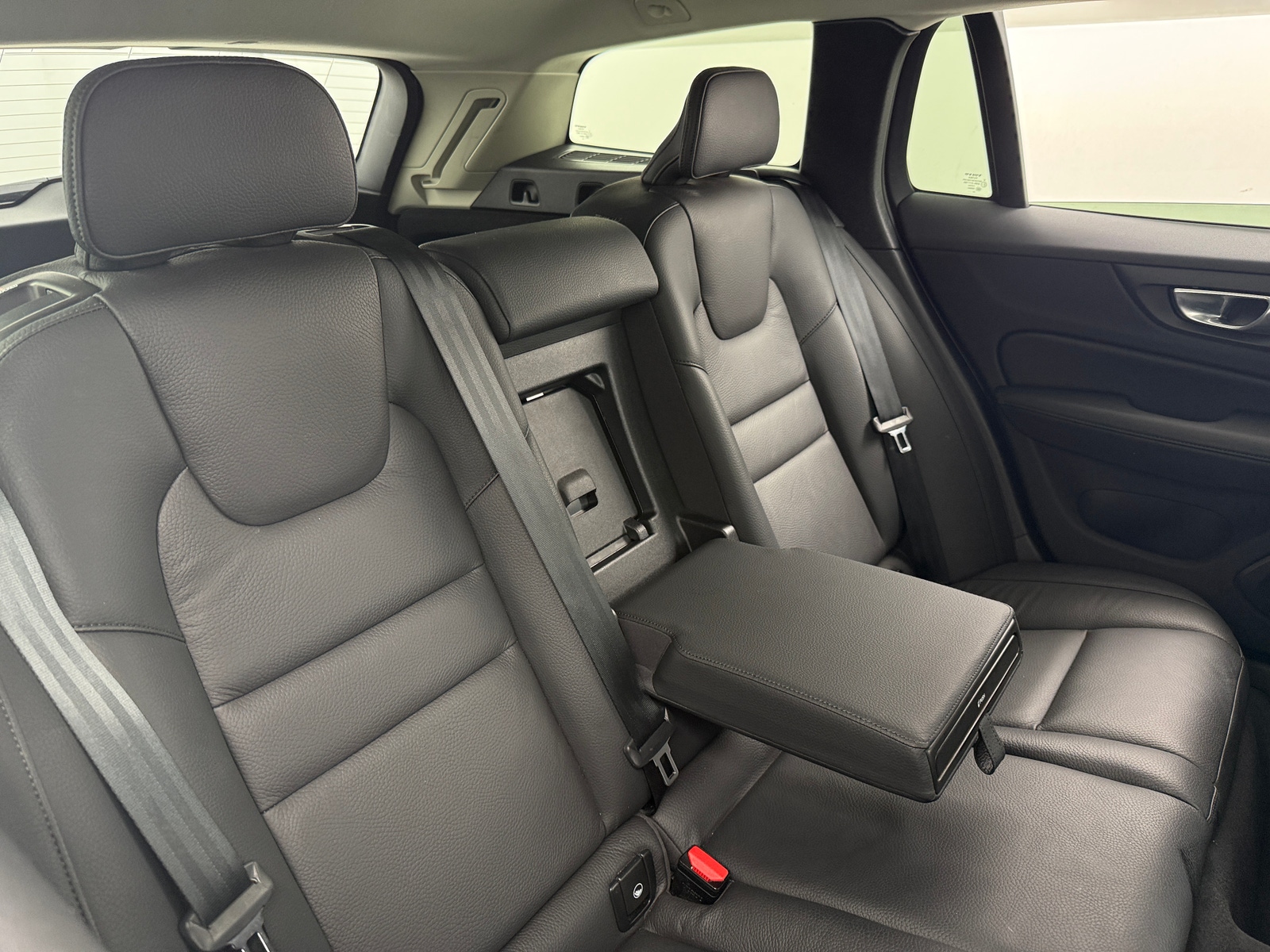 Thumbnail: 2025 Volvo V60 - 5