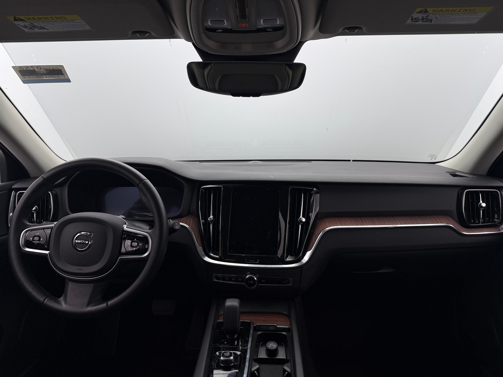 Thumbnail: 2025 Volvo V60 - 2
