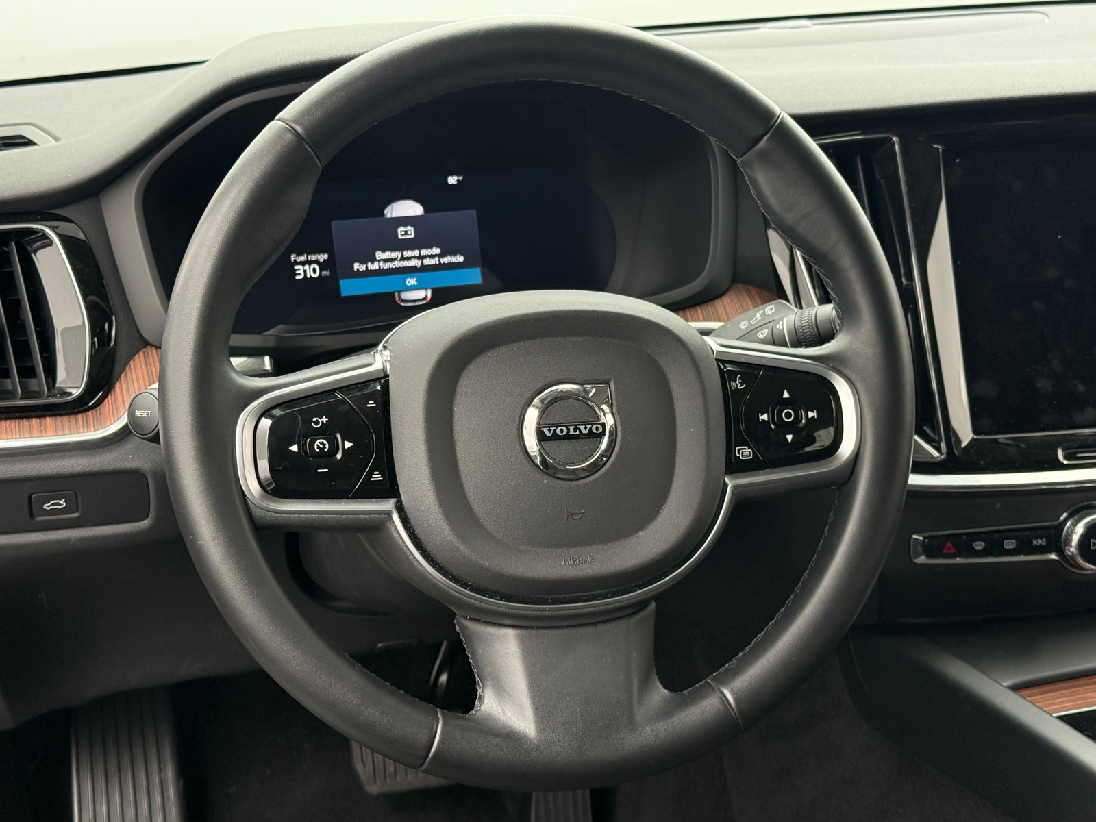 Thumbnail: 2025 Volvo V60 - 4