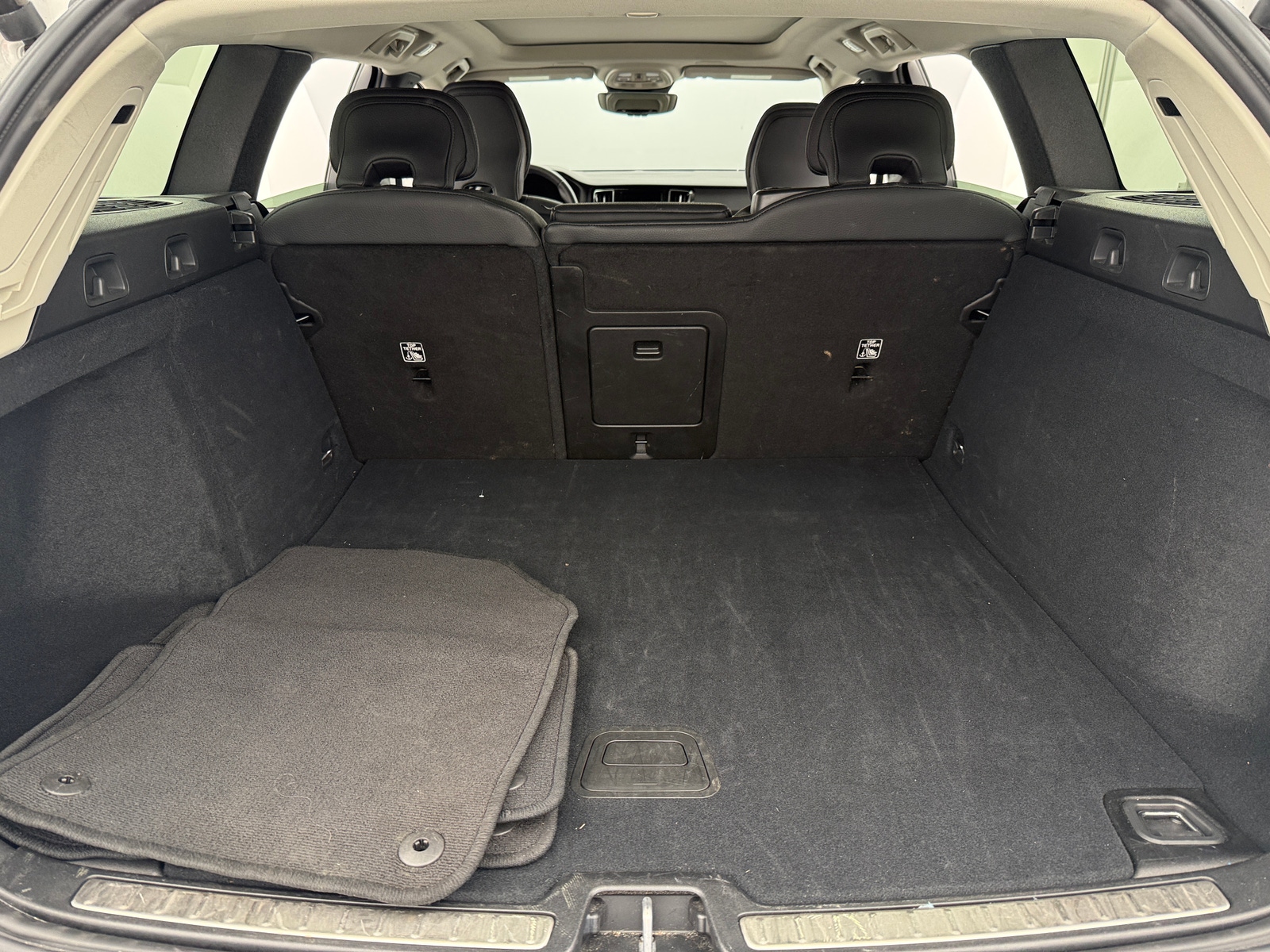 Thumbnail: 2025 Volvo V60 - 6