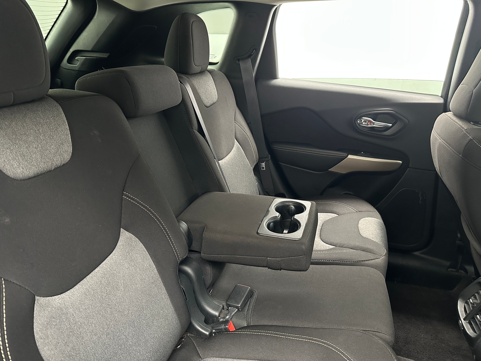 Thumbnail: 2018 Jeep Cherokee - 6