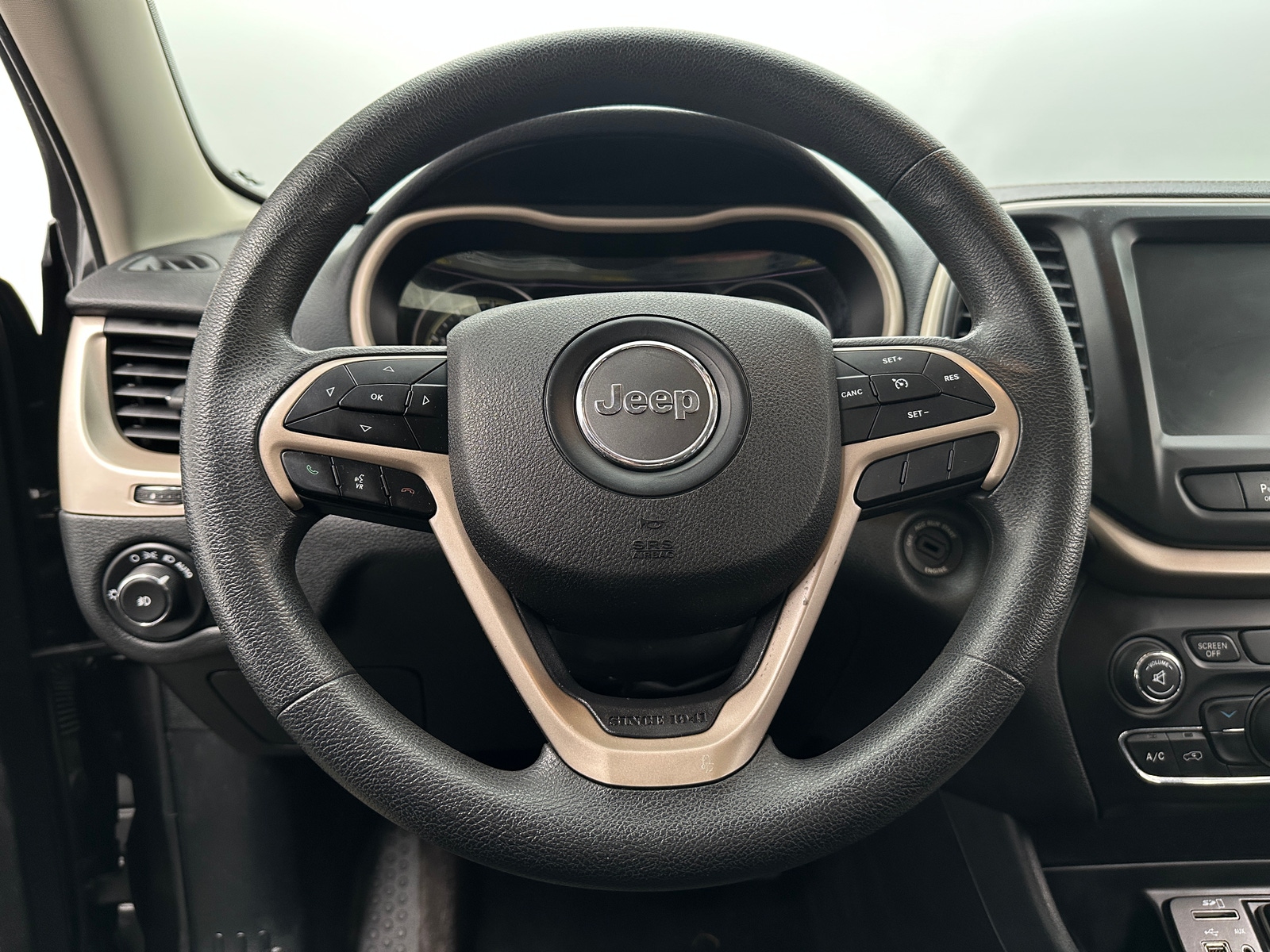 Thumbnail: 2018 Jeep Cherokee - 5