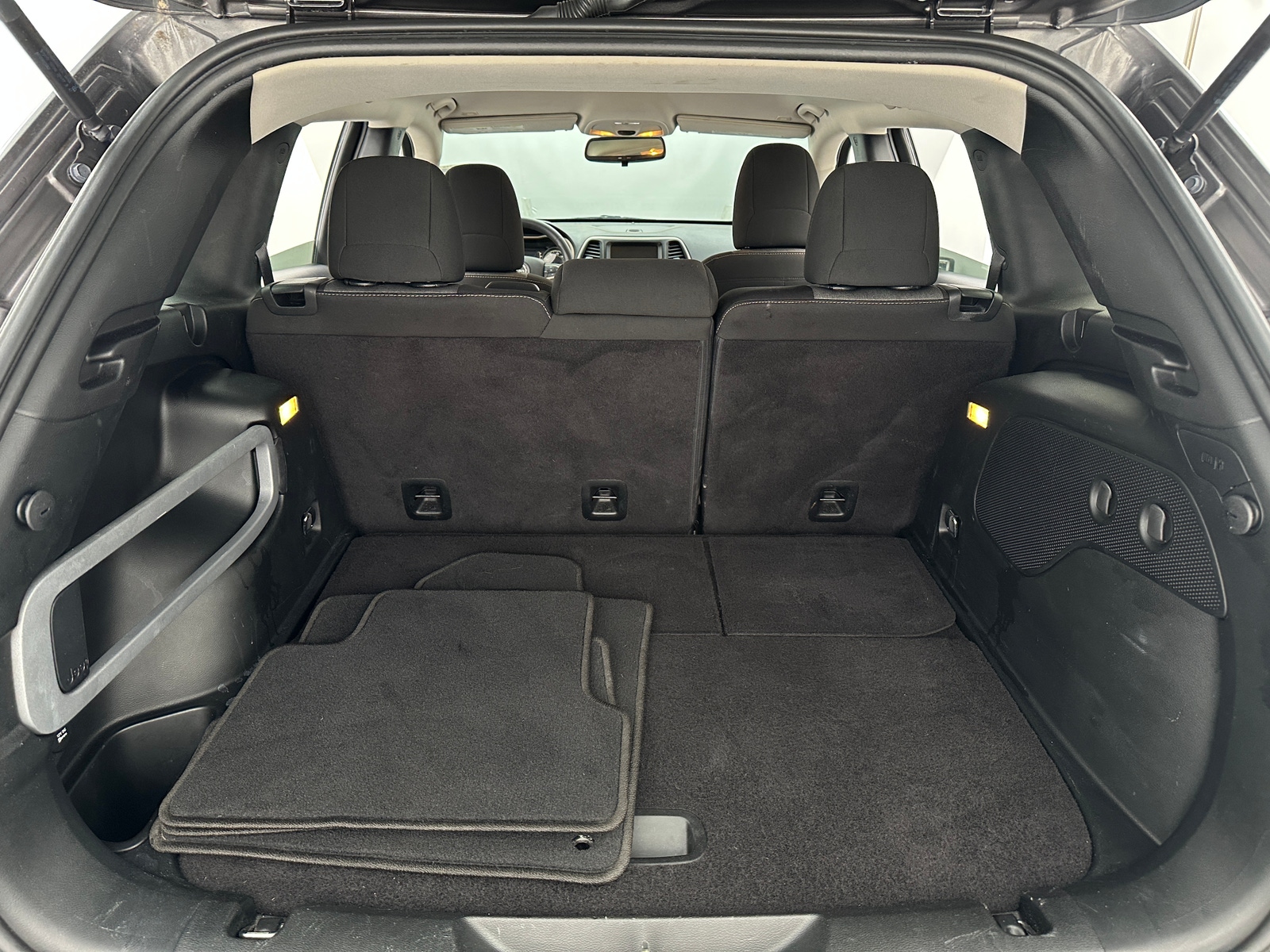 Thumbnail: 2018 Jeep Cherokee - 7