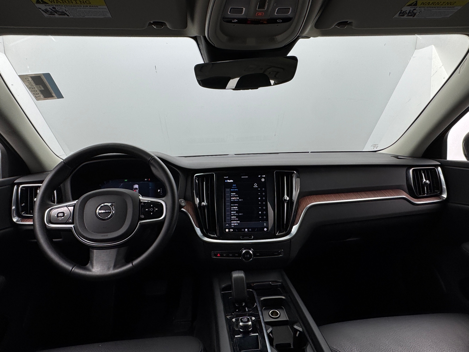 Thumbnail: 2025 Volvo V60 - 2