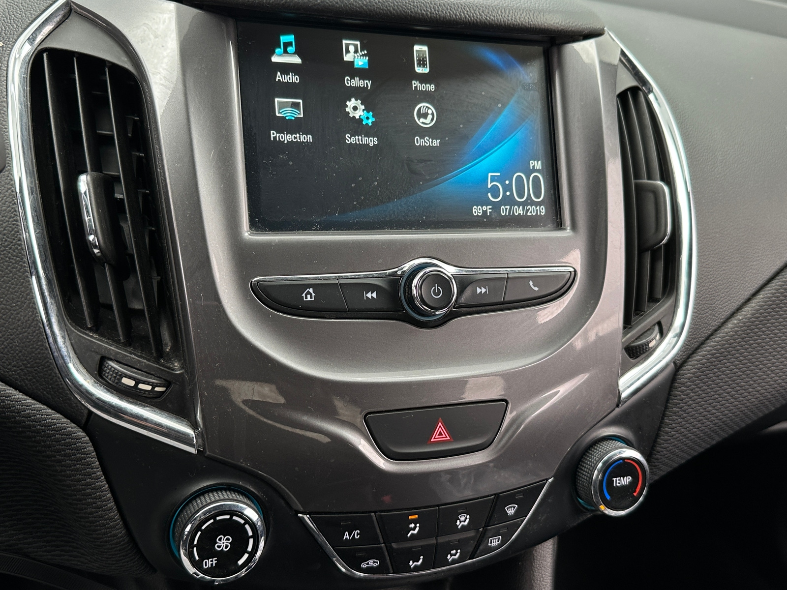 Thumbnail: 2018 Chevrolet Cruze - 4