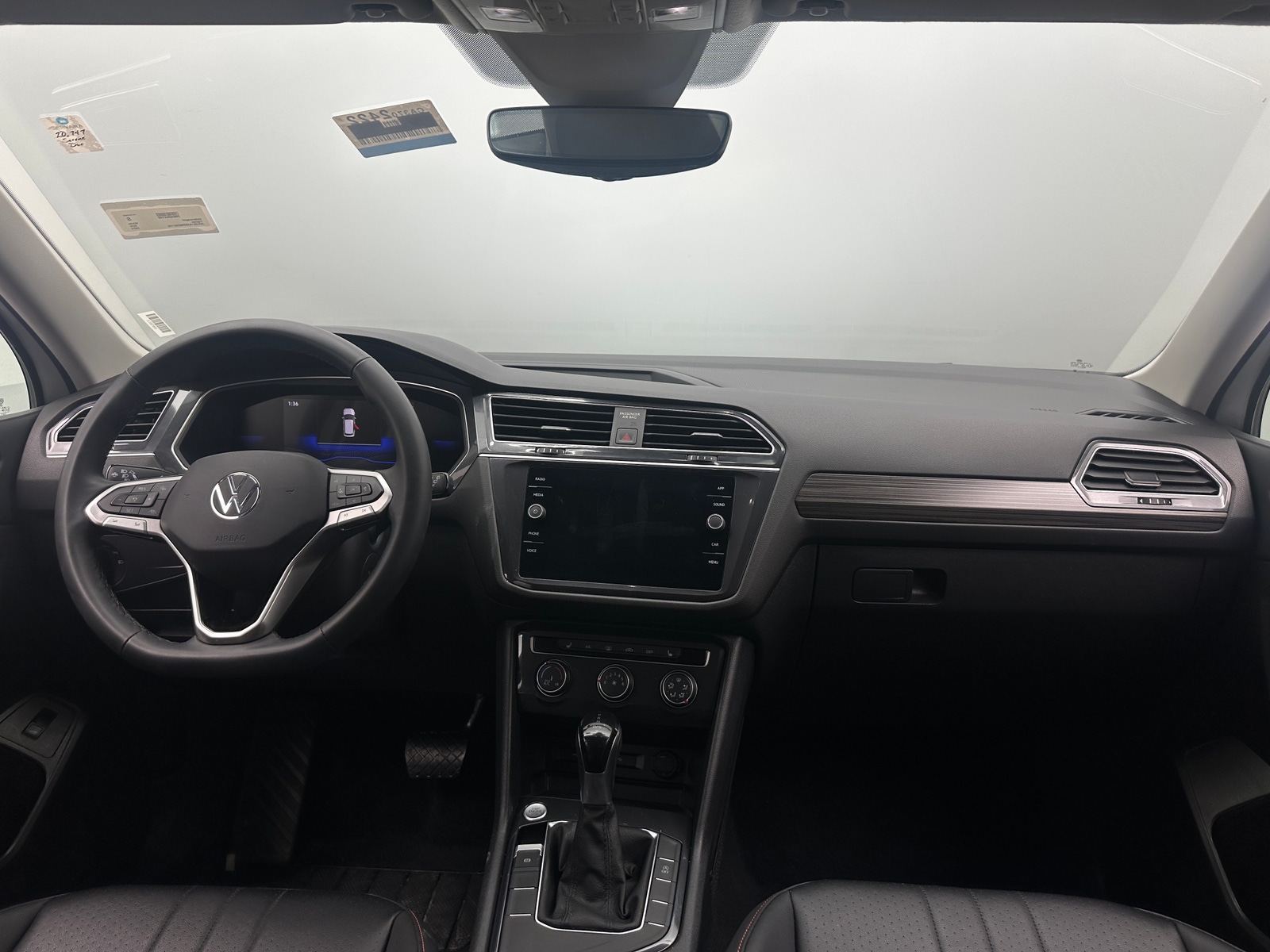 Thumbnail: 2024 Volkswagen Tiguan - 2