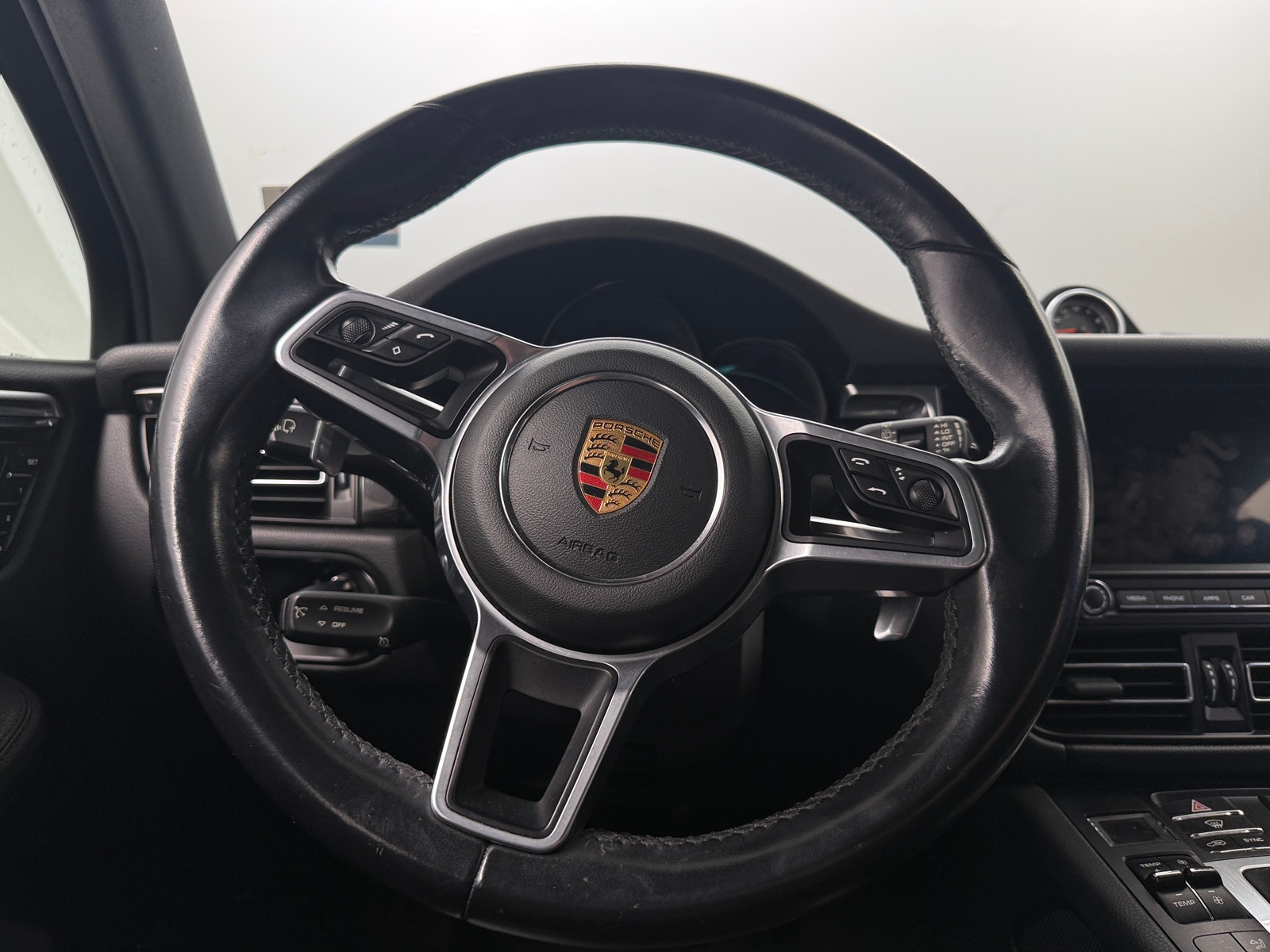 Thumbnail: 2021 Porsche Macan - 4