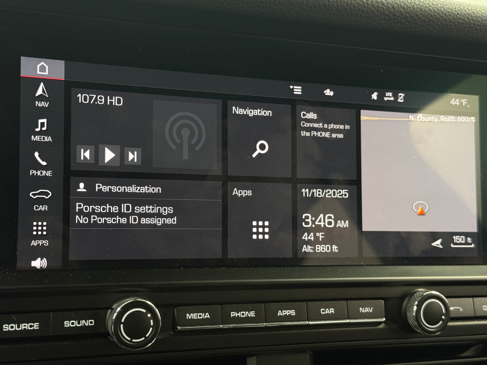 Thumbnail: 2021 Porsche Macan - 3