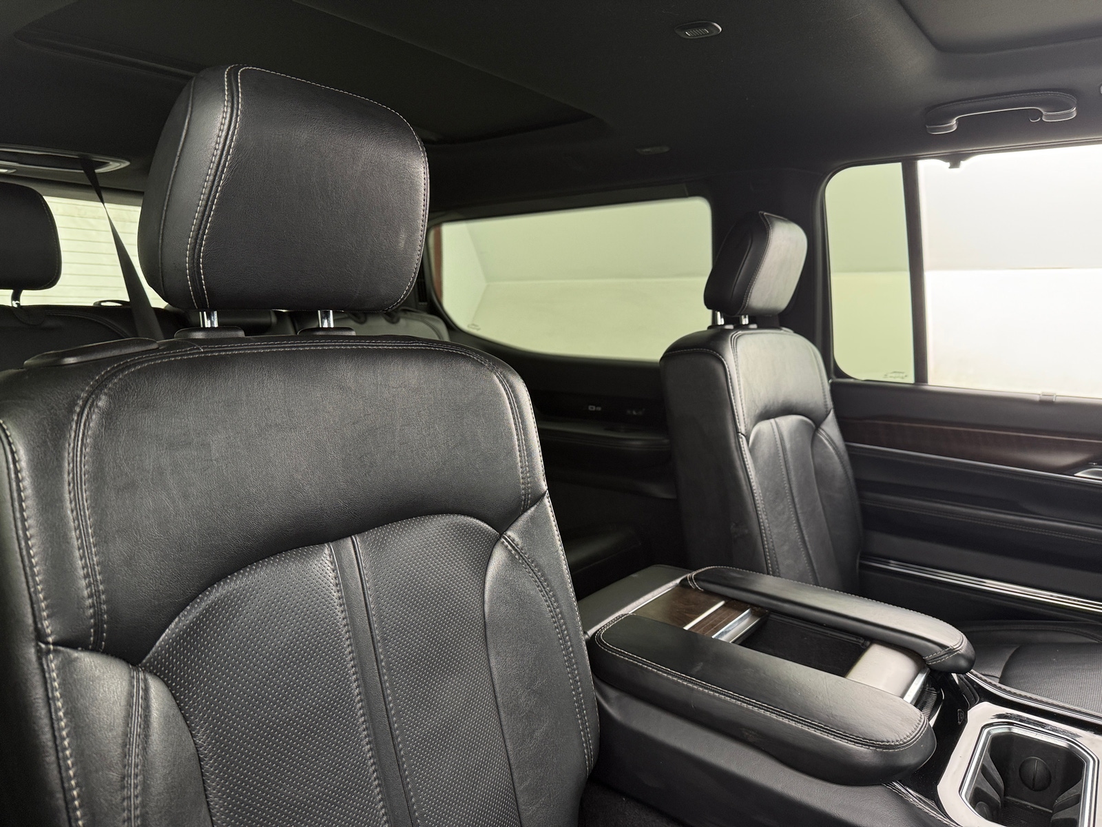 Thumbnail: 2023 Jeep Grand Wagoneer - 5