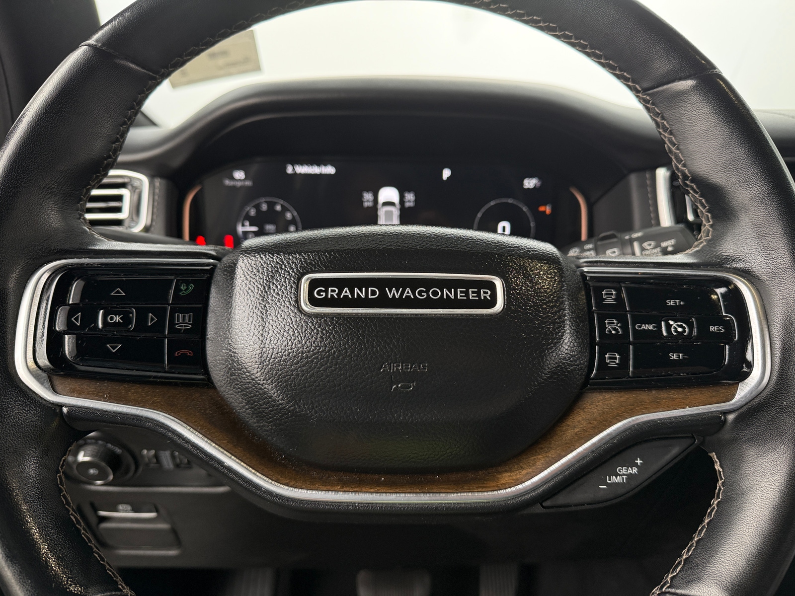 Thumbnail: 2023 Jeep Grand Wagoneer - 4