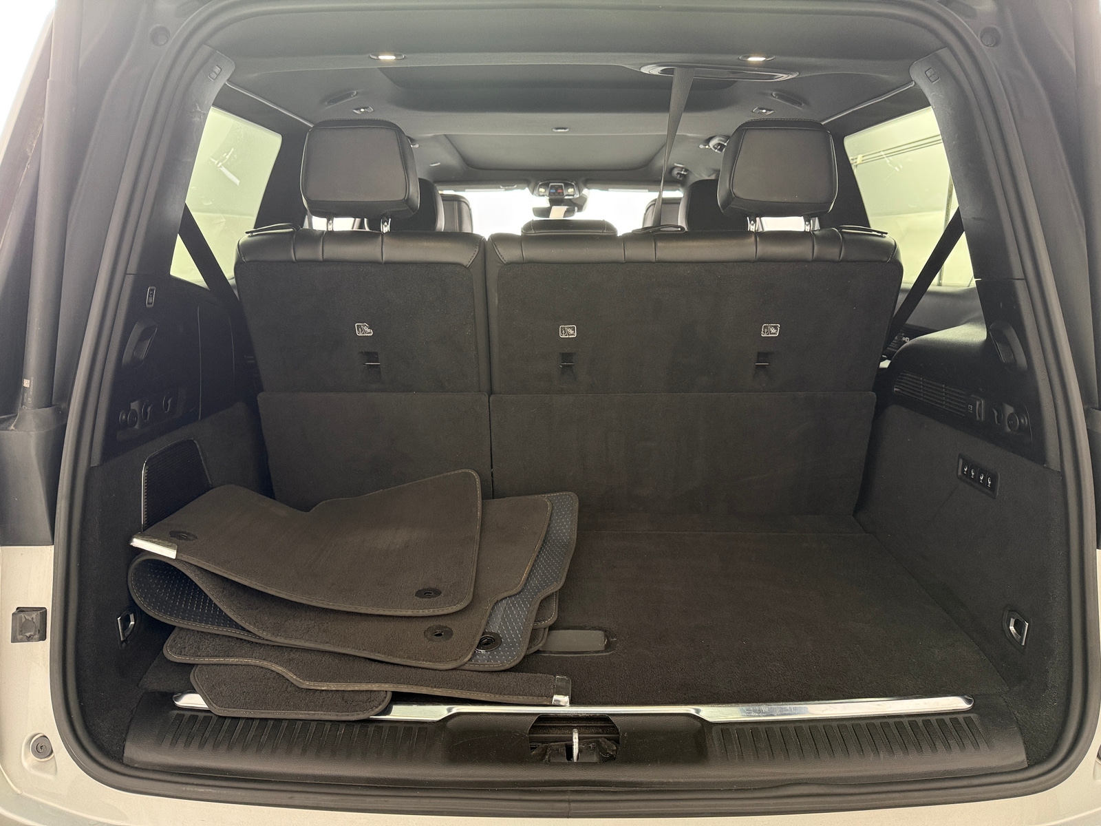 Thumbnail: 2023 Jeep Grand Wagoneer - 6